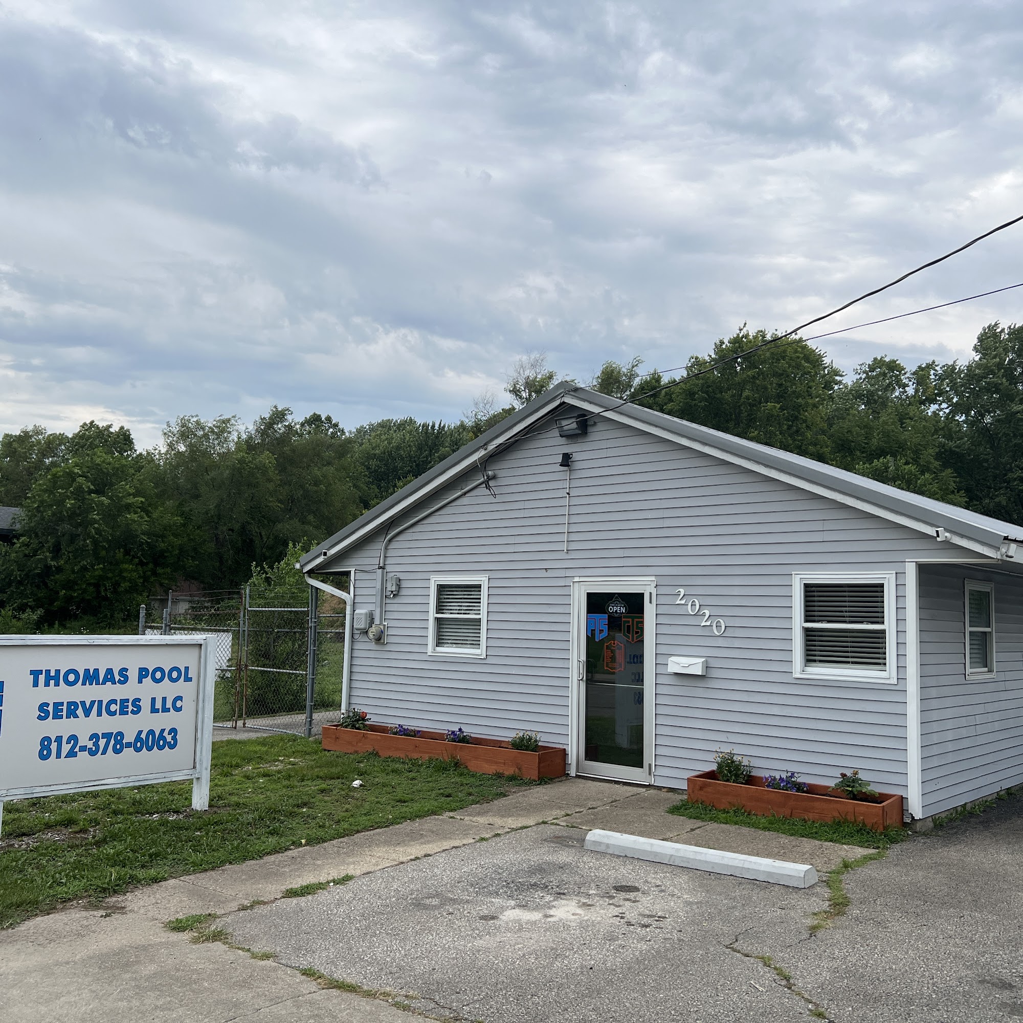 Thomas Pool Services LLC 2020 7th St, Columbus Indiana 47201