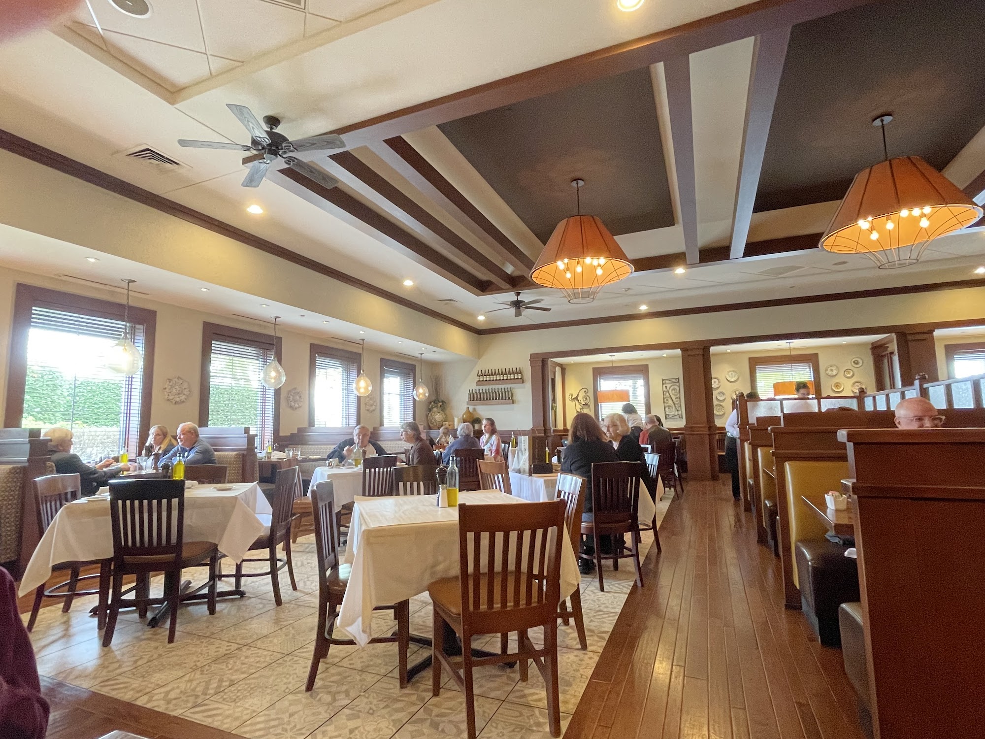 Biaggi's Ristorante Italiano 6401 E Lloyd Expy #3, Evansville, IN 47715