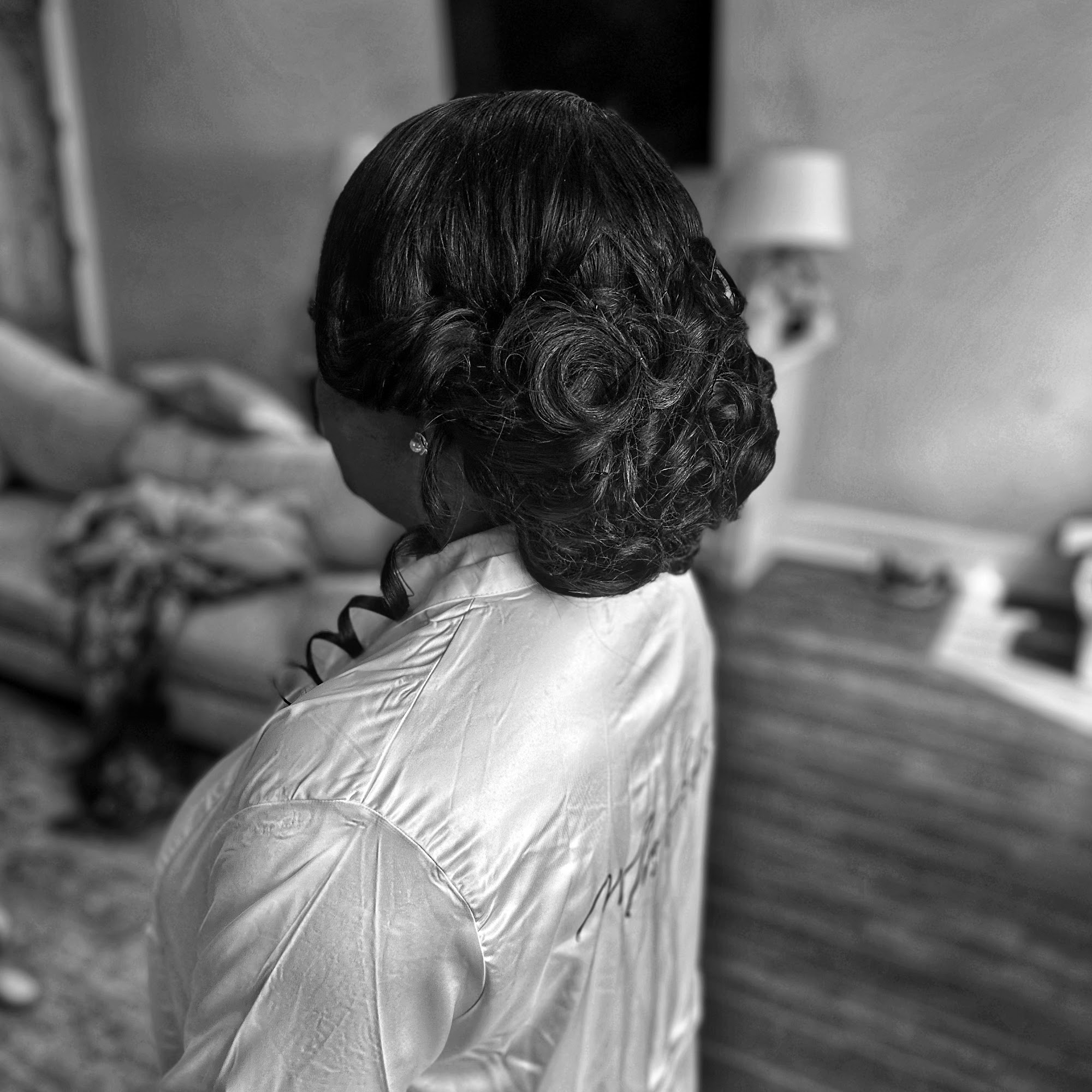 AUthentic U Salon 5200 Washington Ave suite e, Evansville Indiana 47715