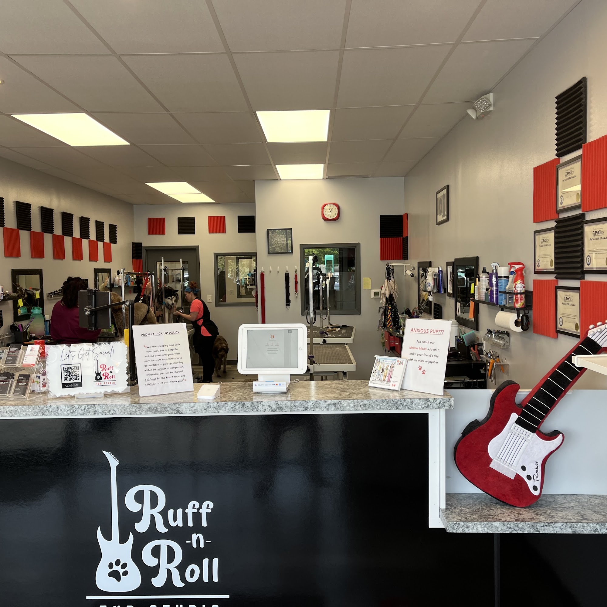 Ruff-N-Roll Fur Studio Fishers