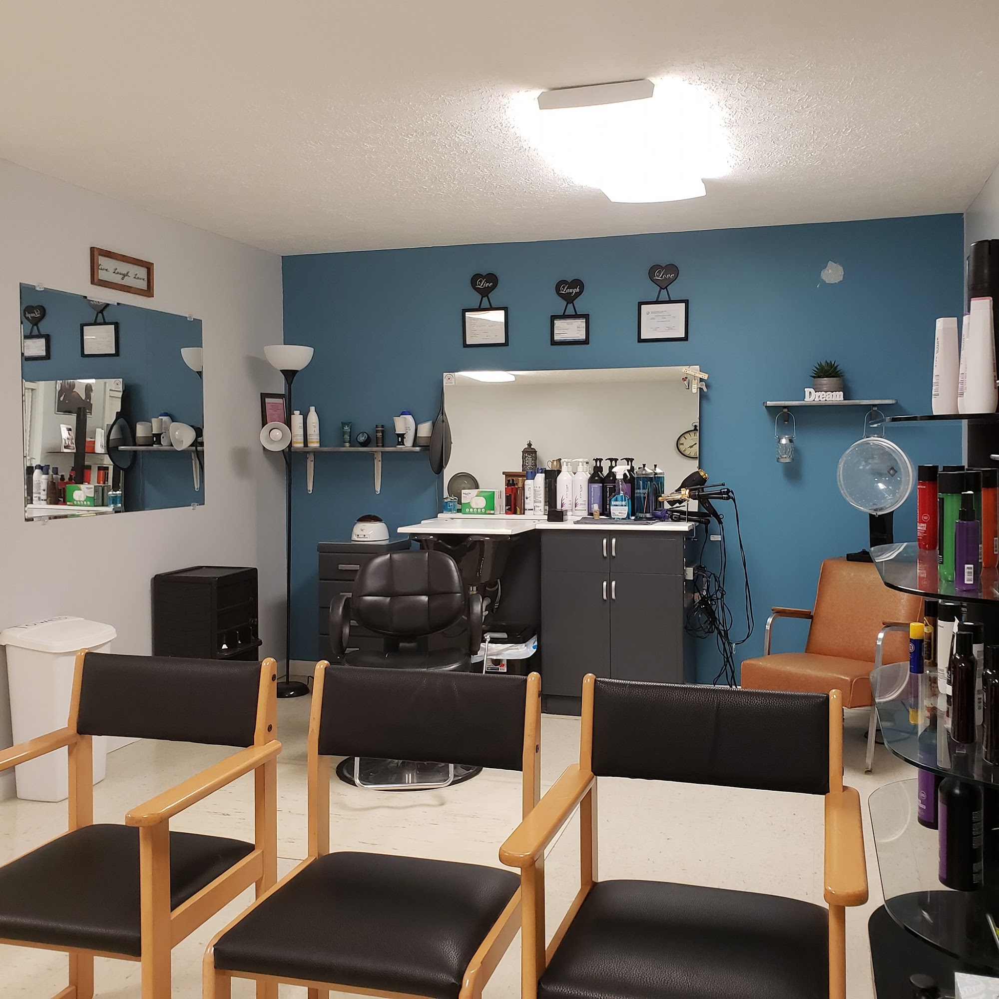 Lynda's Trends & Tresses