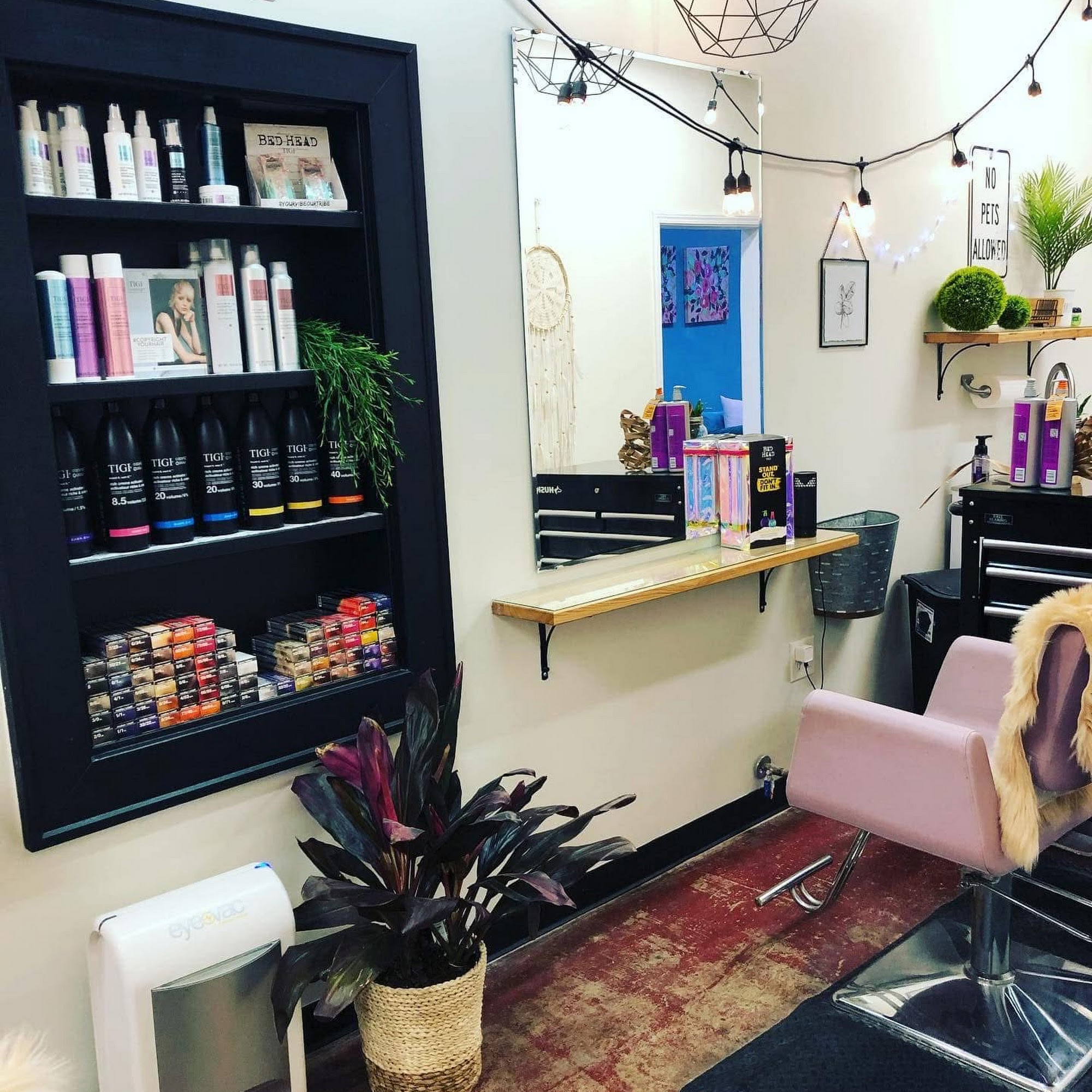 The parlor beauty lounge