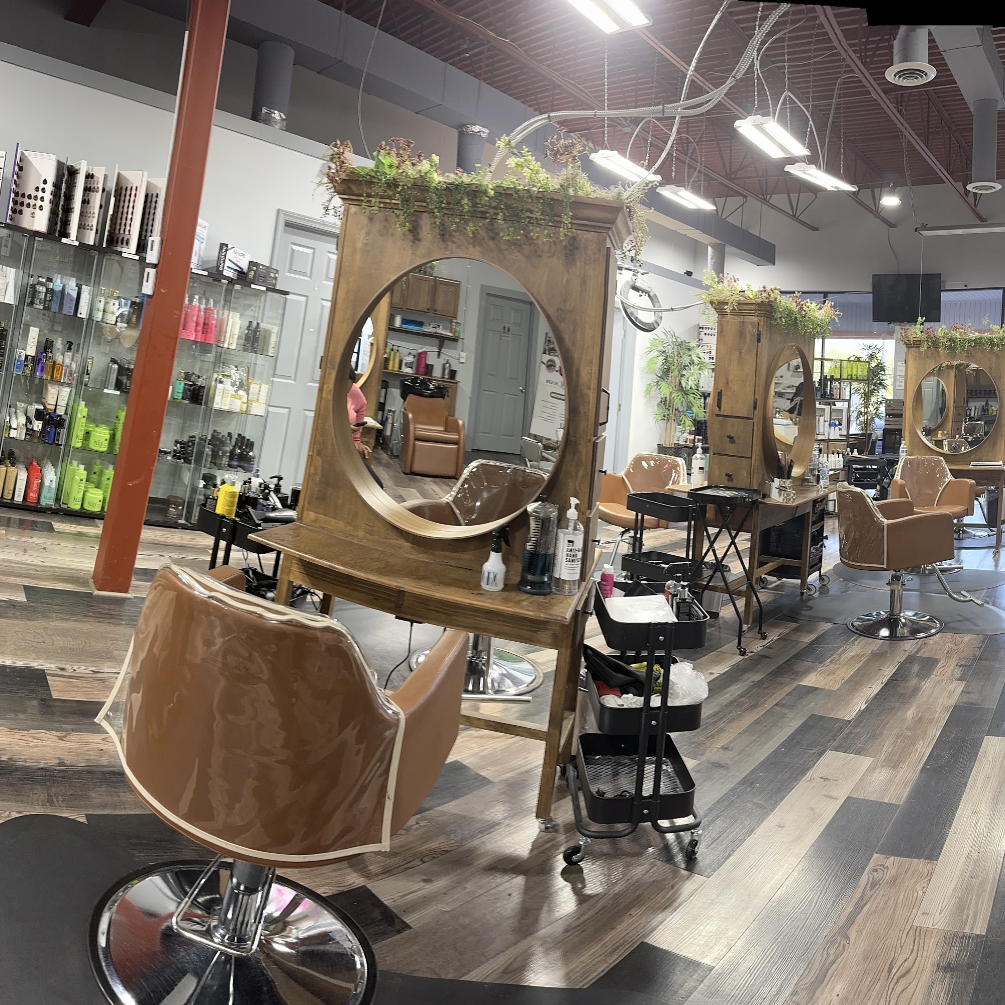 Luxe Hair Salón & Spa 3720 Commercial Dr, Indianapolis Indiana 46222