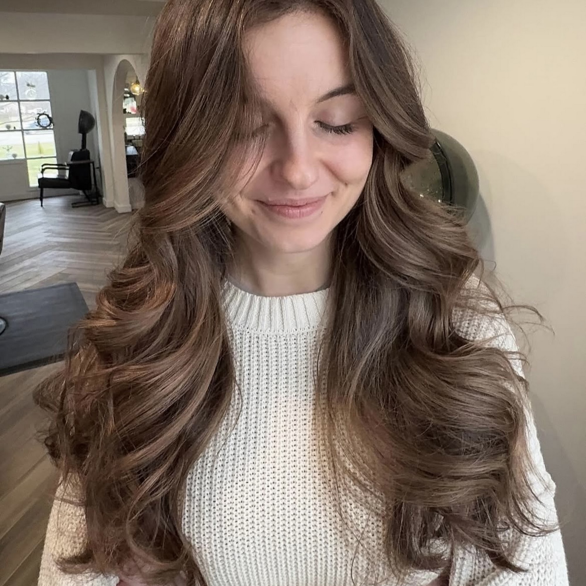 R Salon 6101 Madison Ave, Indianapolis Indiana 46227