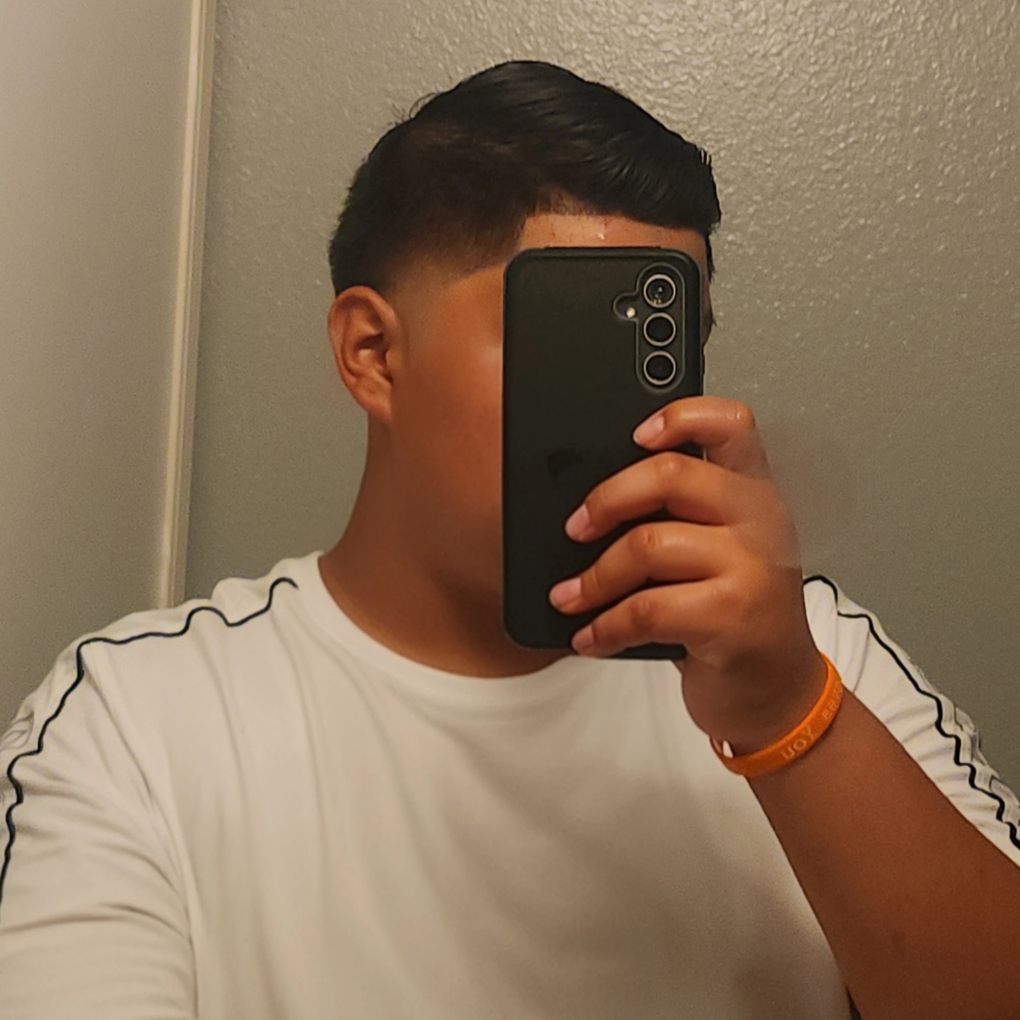 J.E barbershop & beauty salon 10425 E Washington St, Indianapolis Indiana 46229