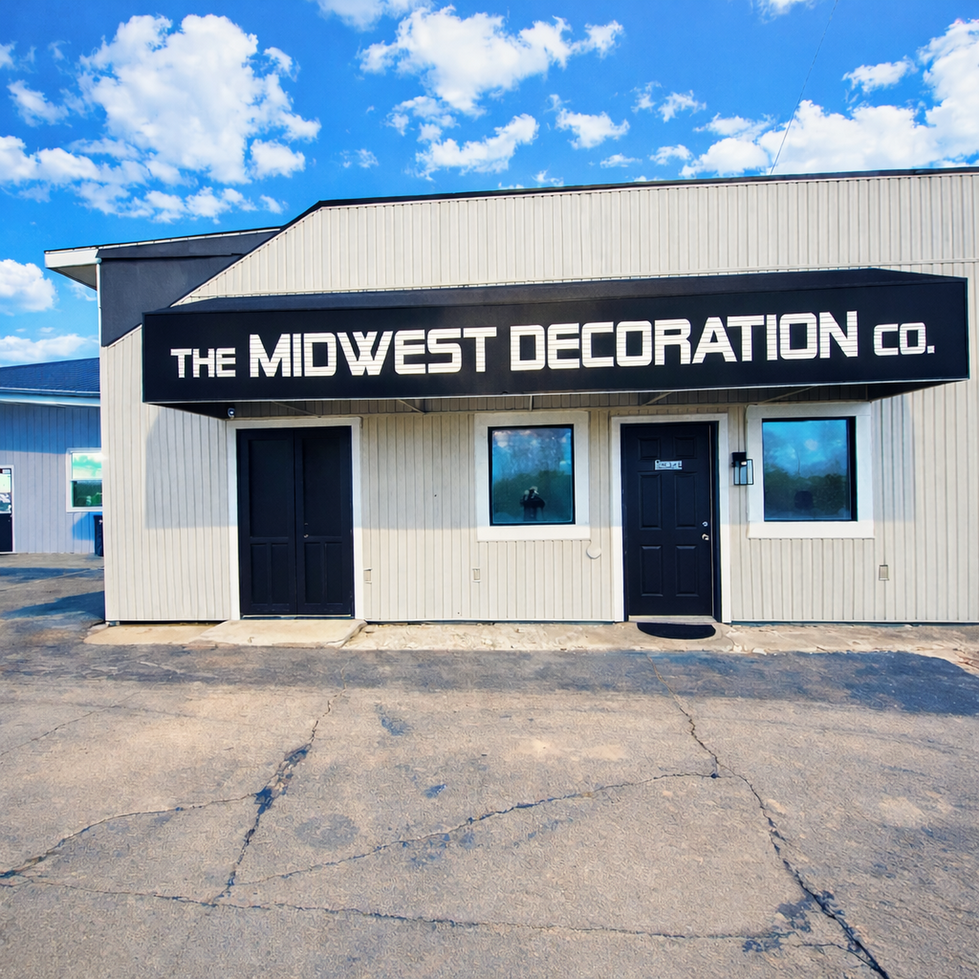 Midwest Decoration Co. Leo