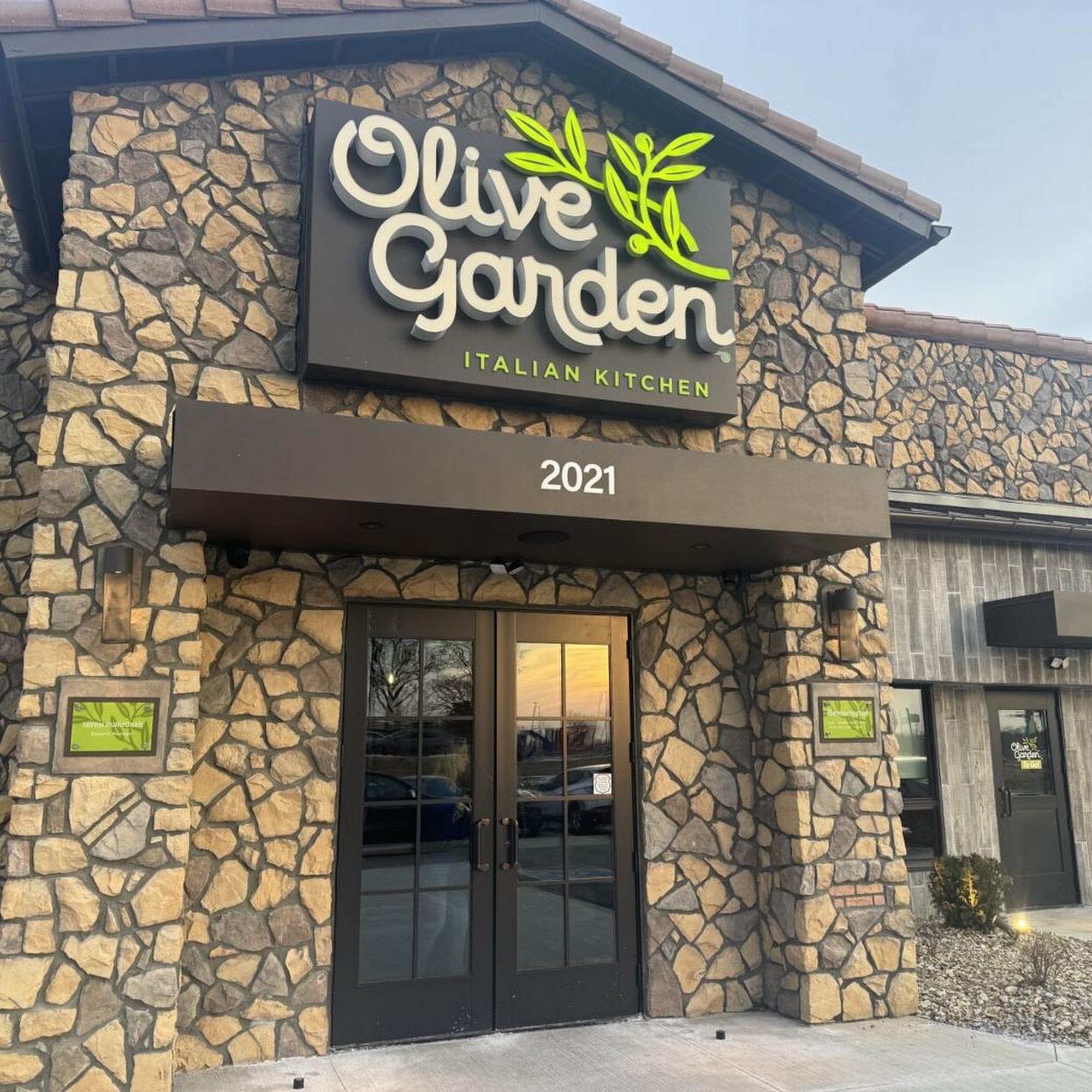 Olive Garden Italian Restaurant 2021 Lawrence St, Lawrence