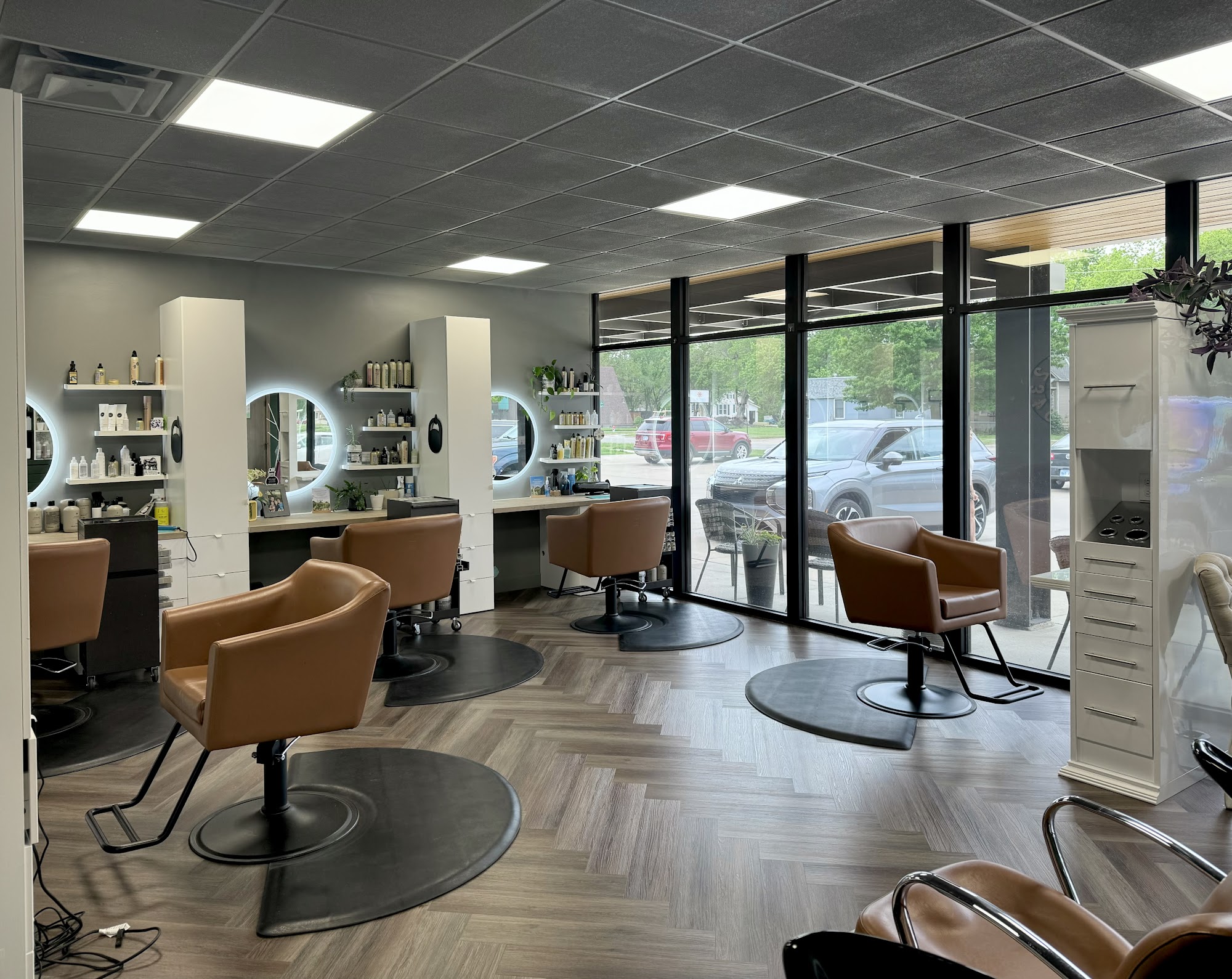 Salon Evolve 1116 N Main St, Newton Kansas 67114