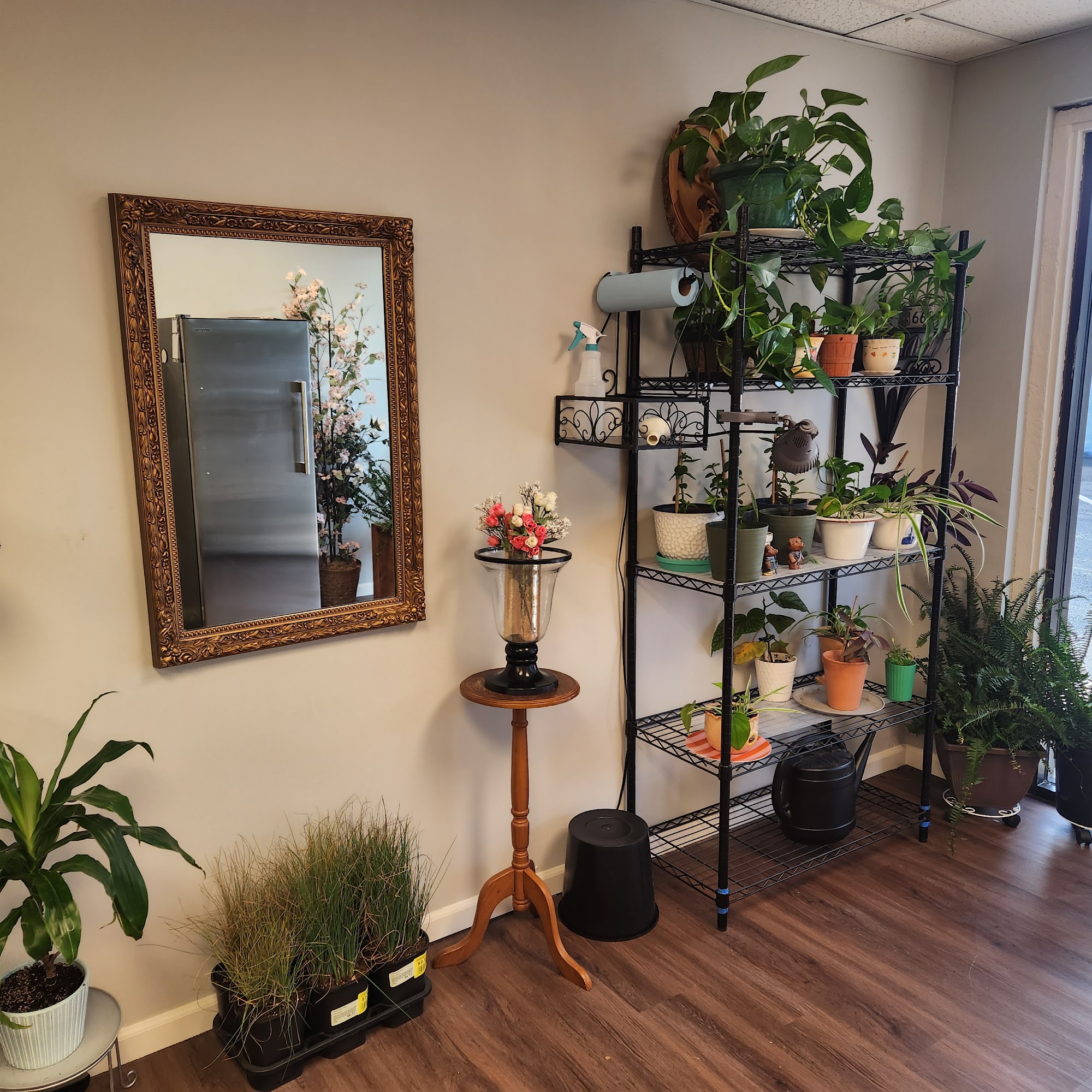 Bruno's Buds flowers and gifts 521 E 4th St, Tonganoxie Kansas 66086