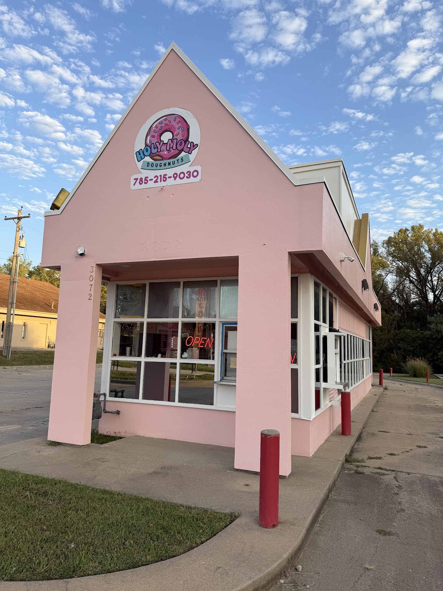 Holy Moly Doughnuts 3072 SW 29th St, Topeka