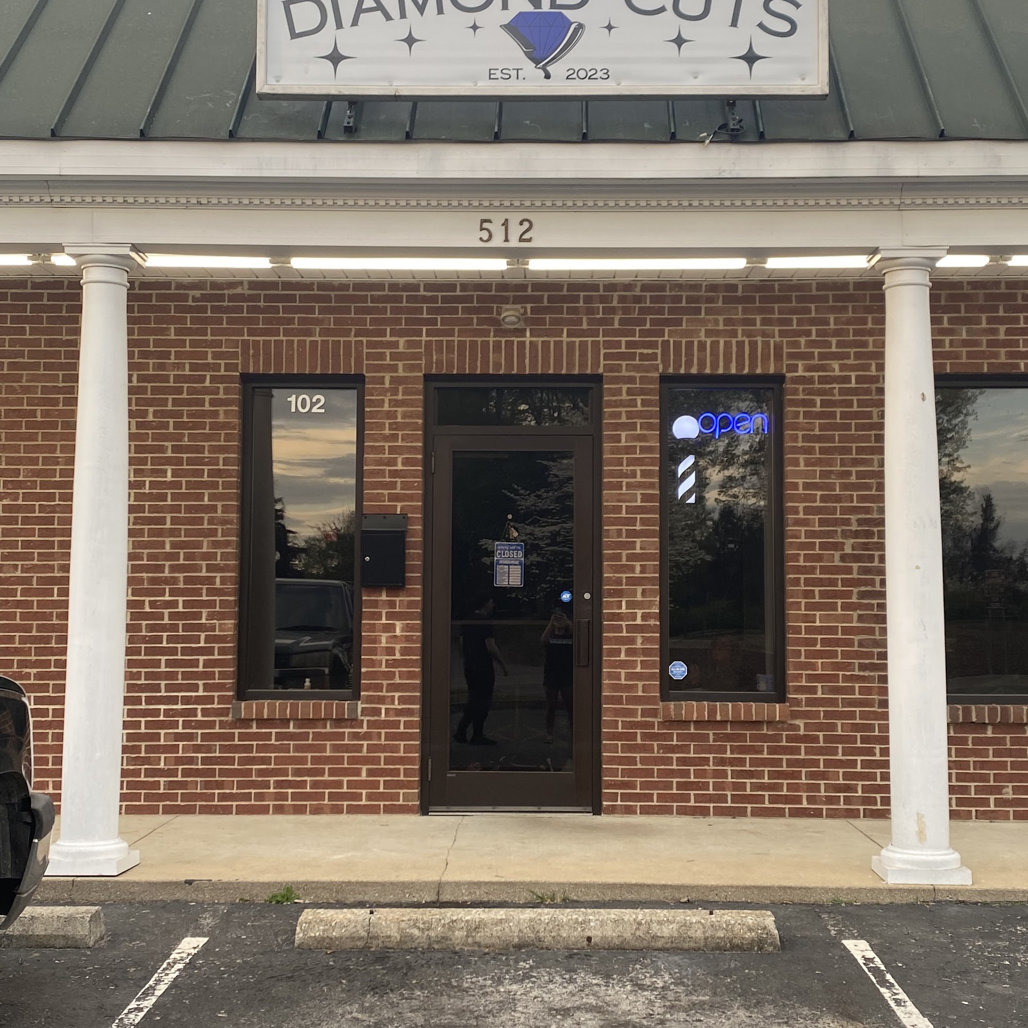 Diamond Cuts Barbershop 512 E Stephen Foster Ave Suite 102, Bardstown Kentucky 40004