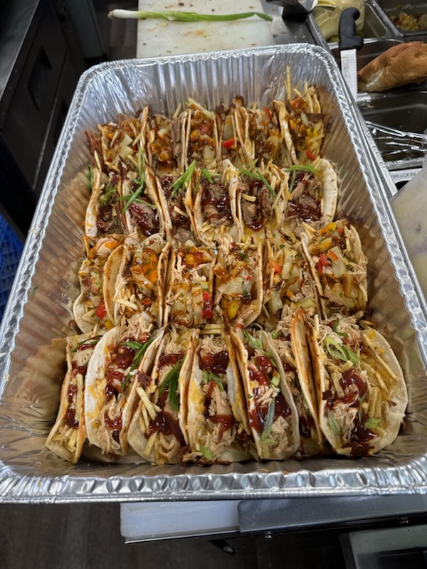 El Jefes Cubanos and Moore Covington