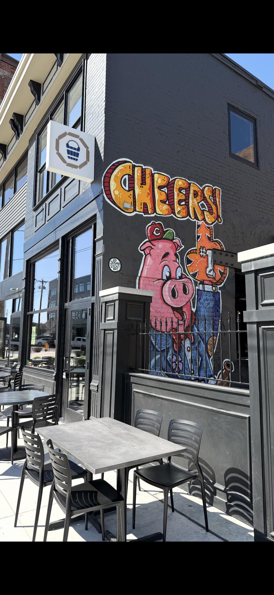 El Jefes Cubanos and Moore Covington