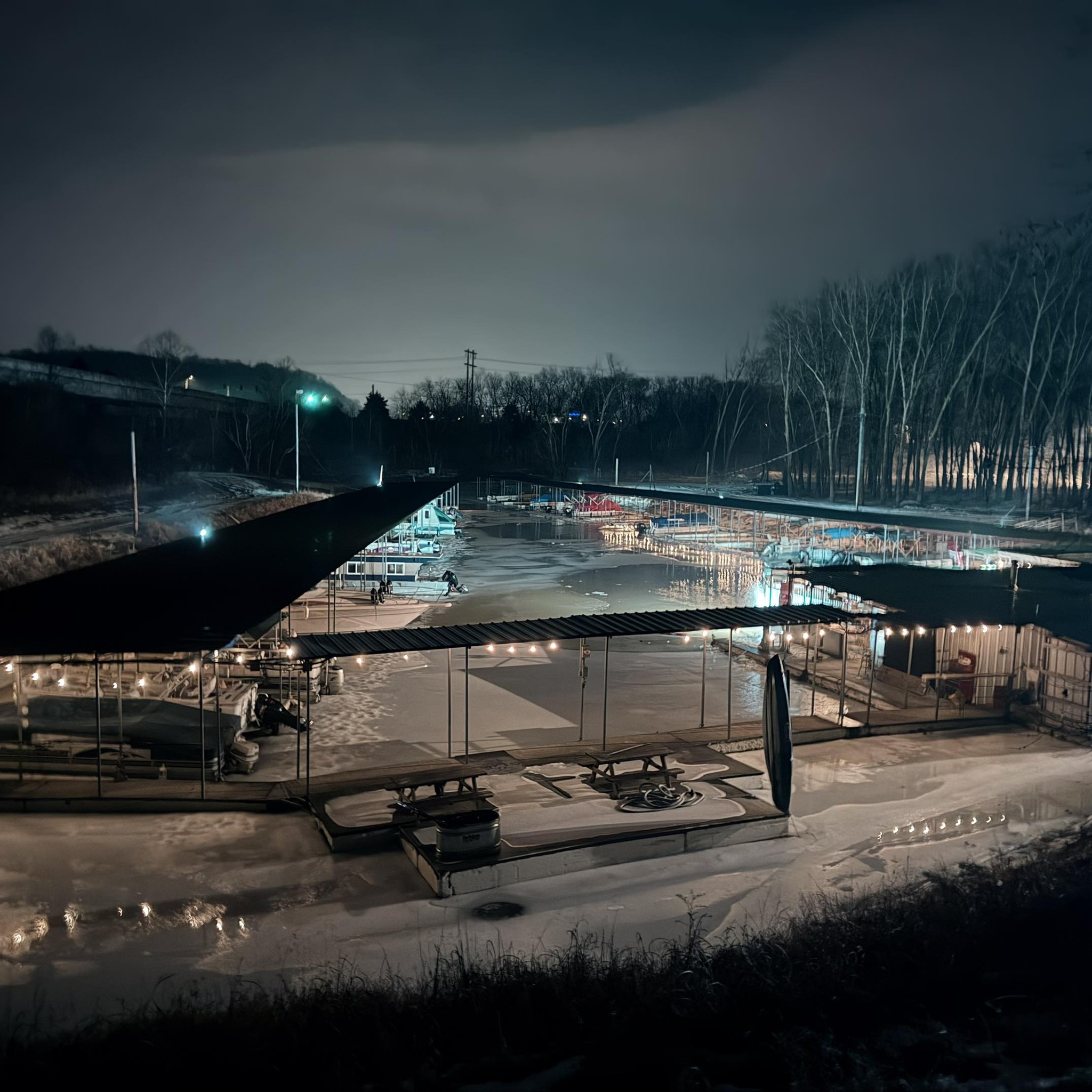 Benson Marina Restaurant & Willie’s Tiki Bar Frankfort