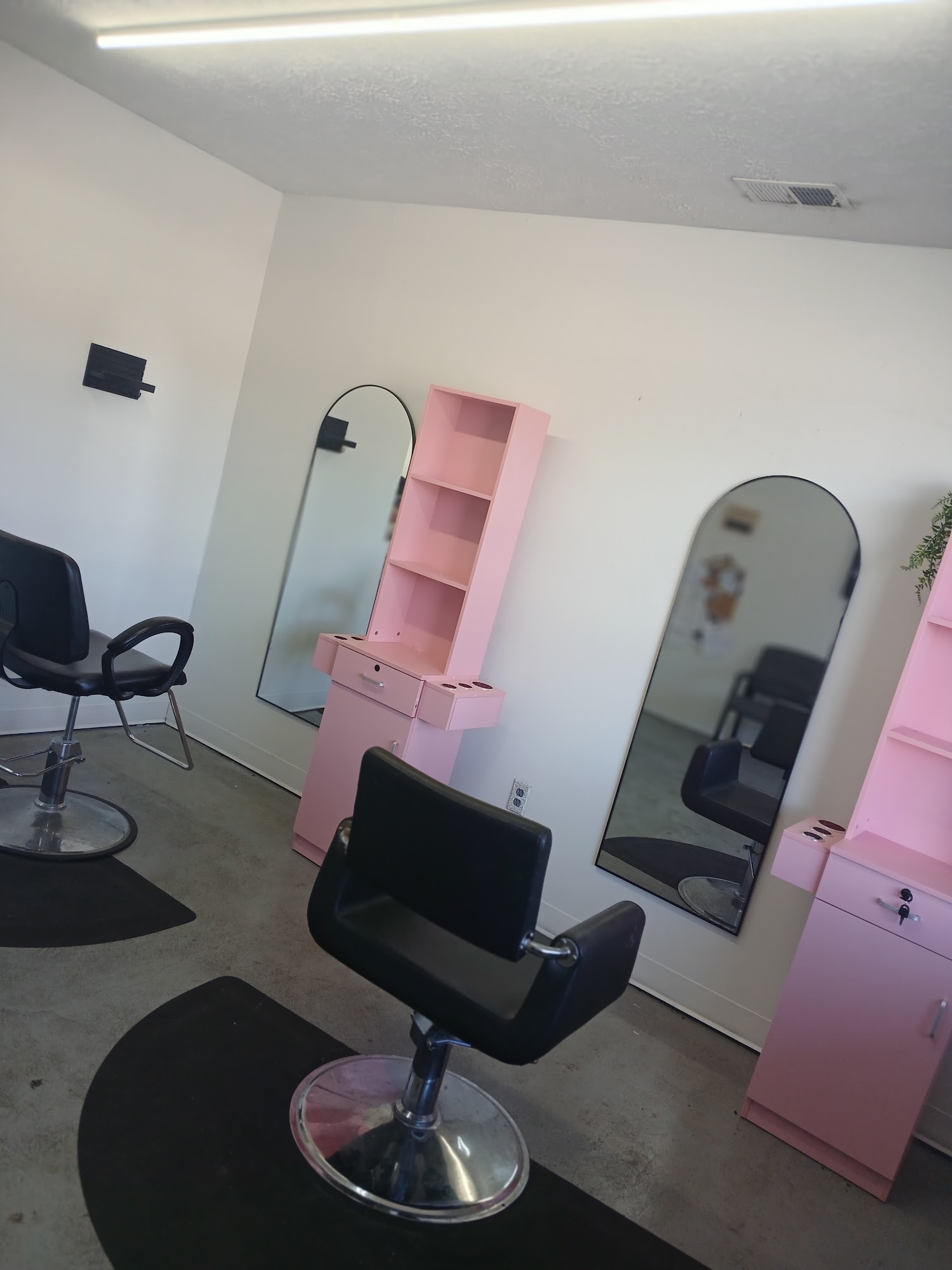 Barefoot Beauty Hair Salon 1225 Columbia Ave #3, Monticello Kentucky 42633