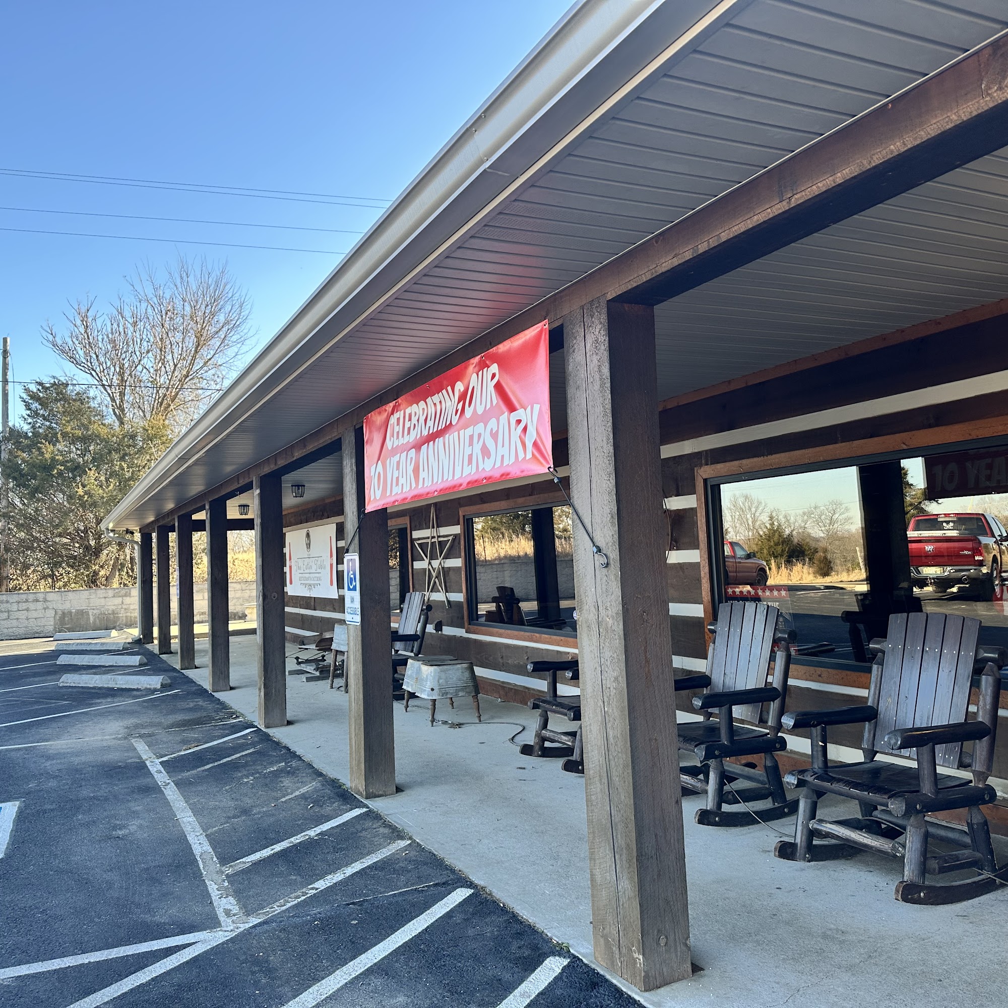 The Eatin' Table Tompkinsville