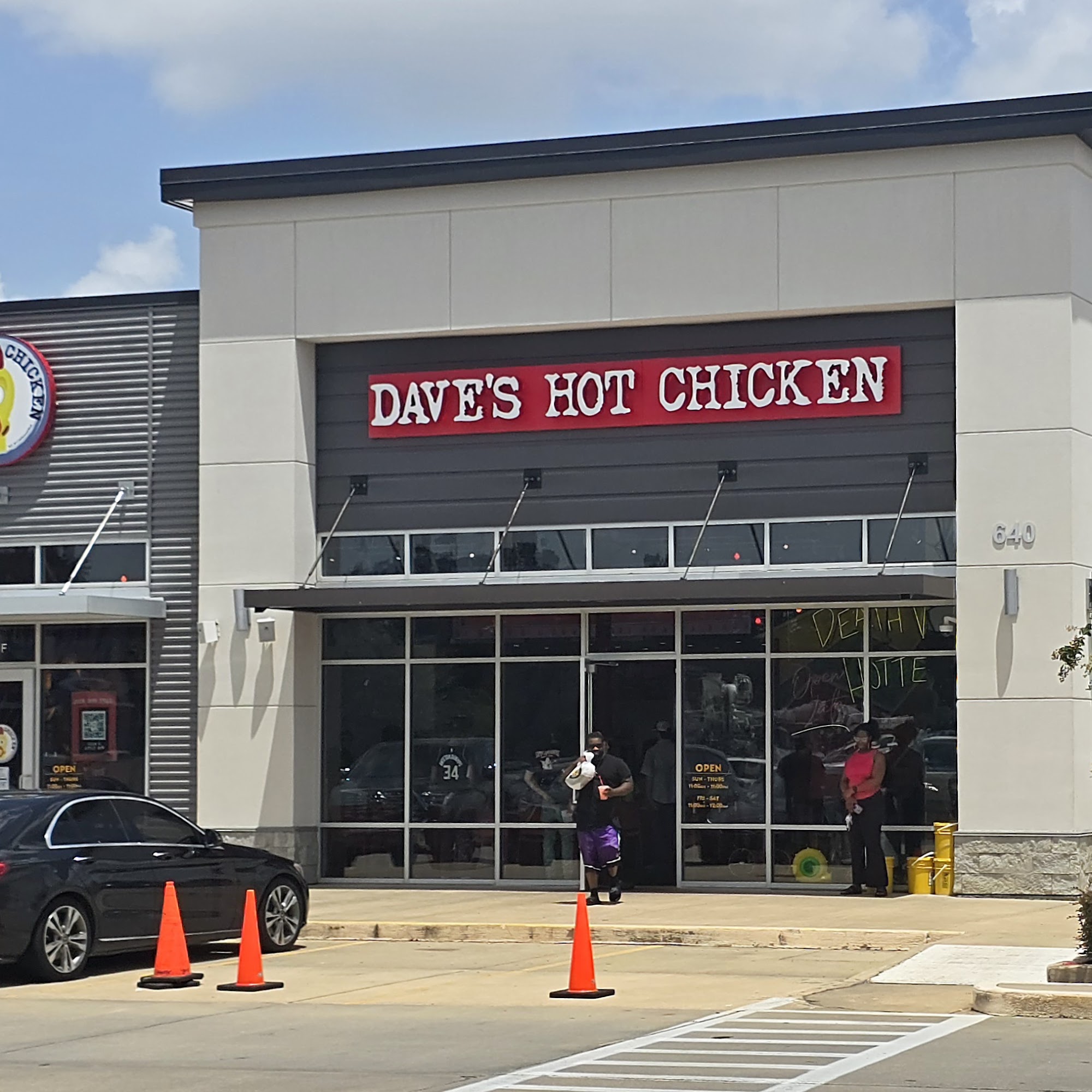 Dave's Hot Chicken 640 Arlington Creek Centre Dr, Baton Rouge