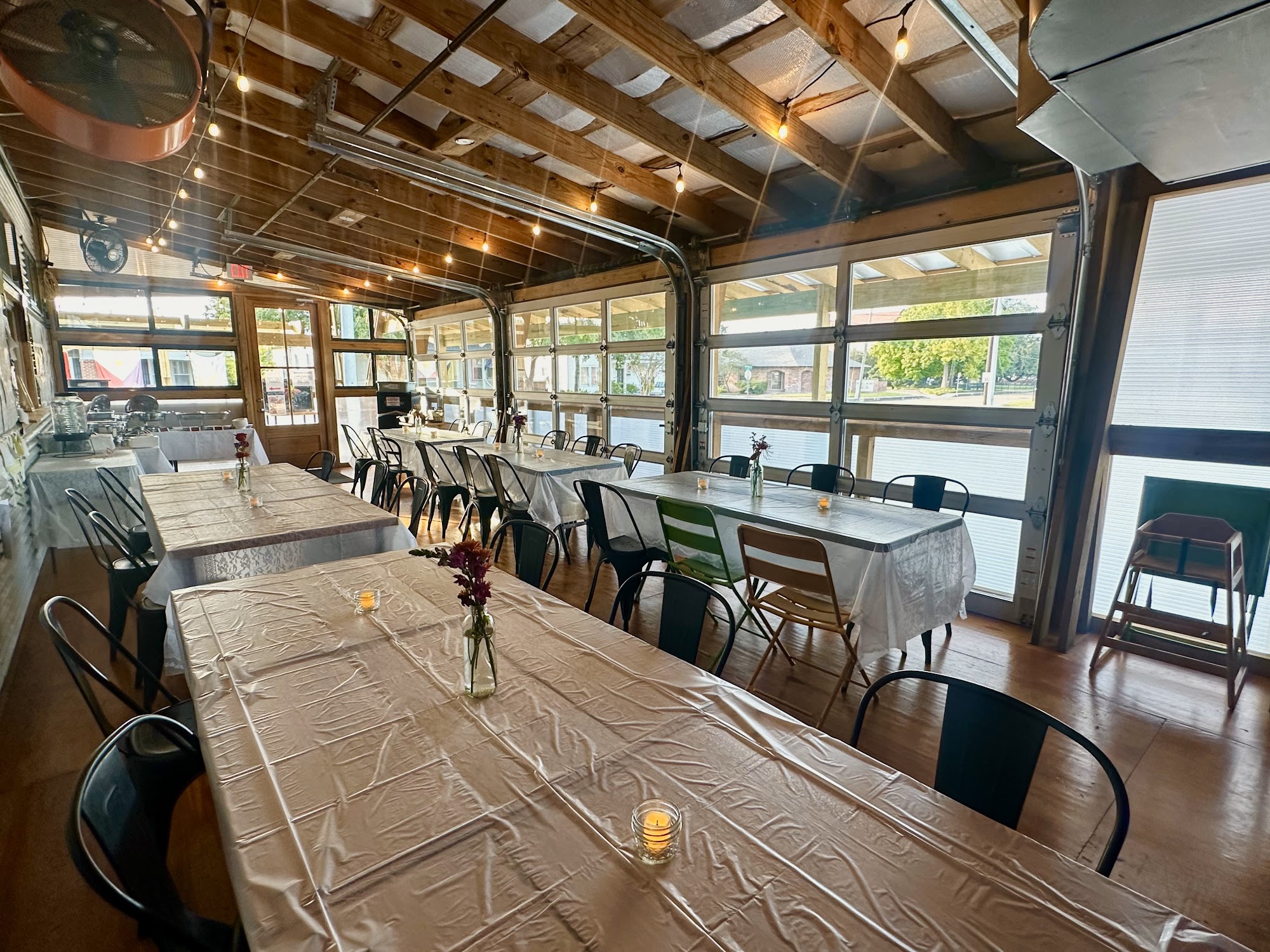 Johnson's Boucanière Lafayette