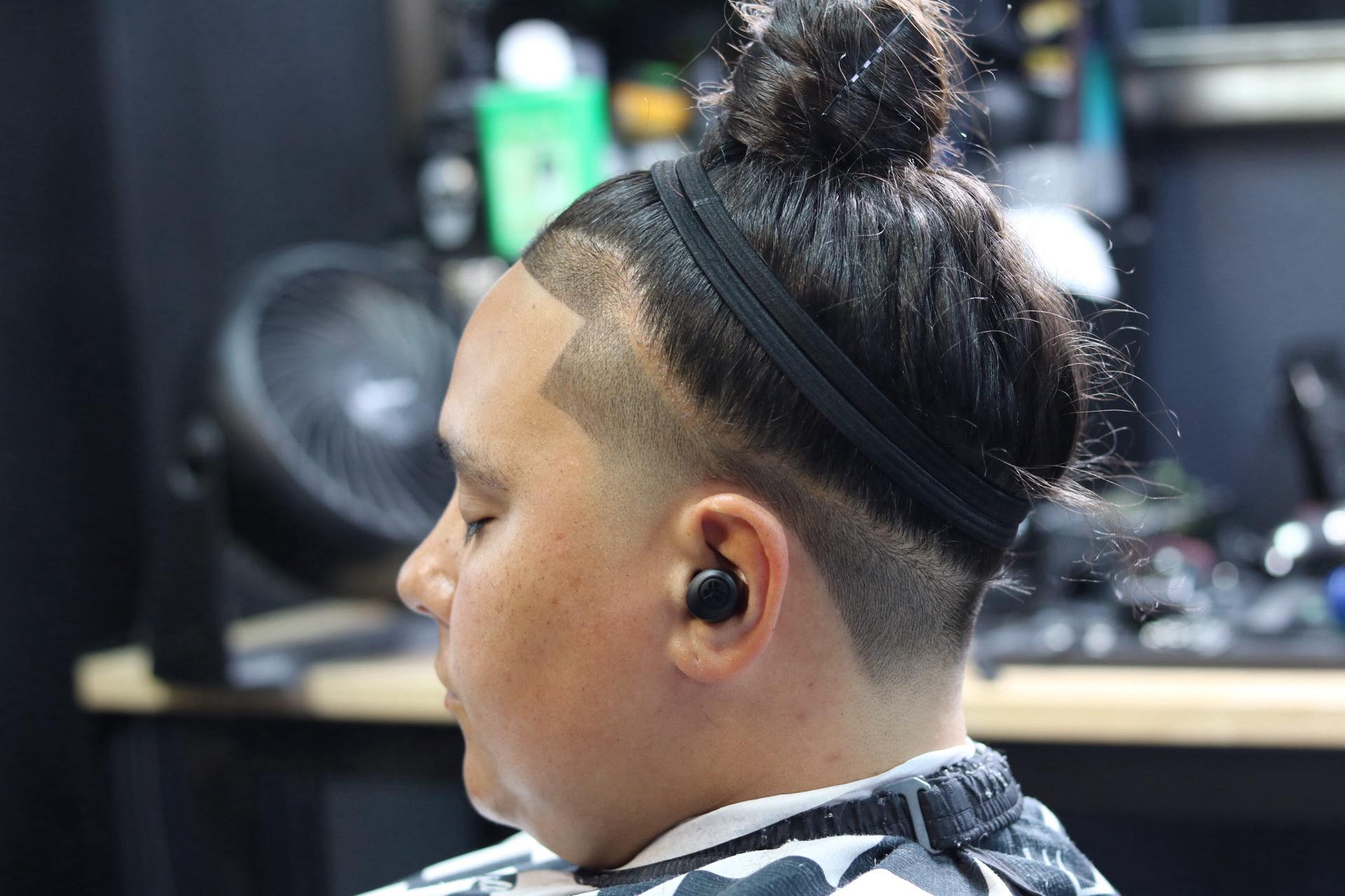 Bee at Jarnell White's Barbershop 2324 Barataria Blvd, Marrero Louisiana 70072