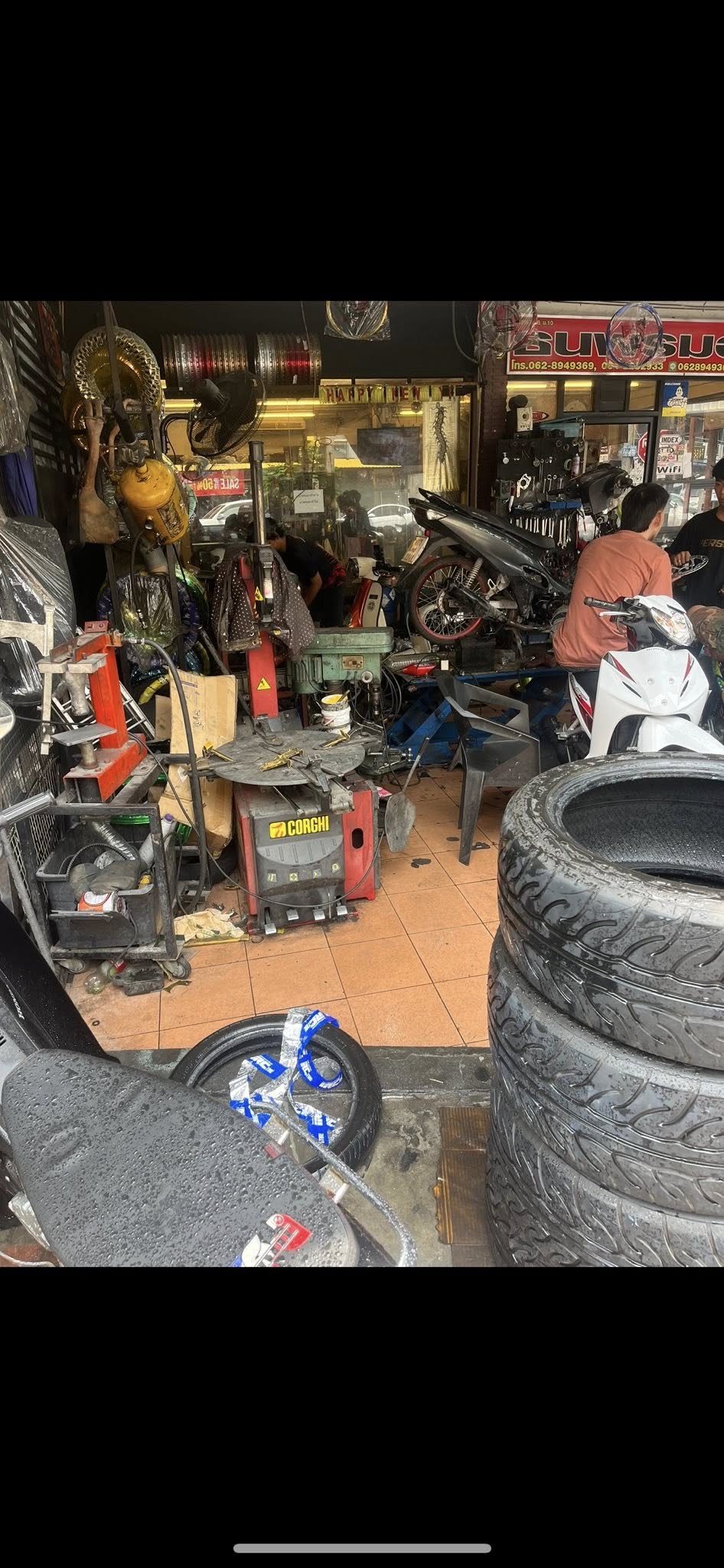 Round Black Tyres