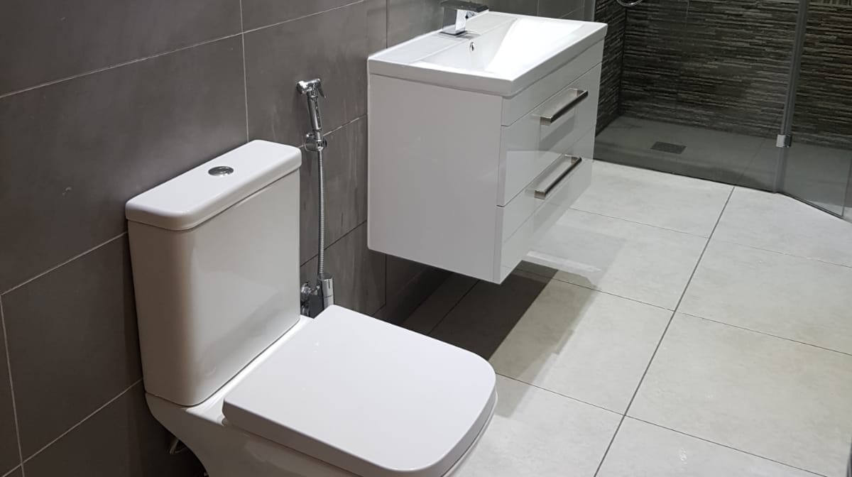 UK Plumbing & Tiles Centre