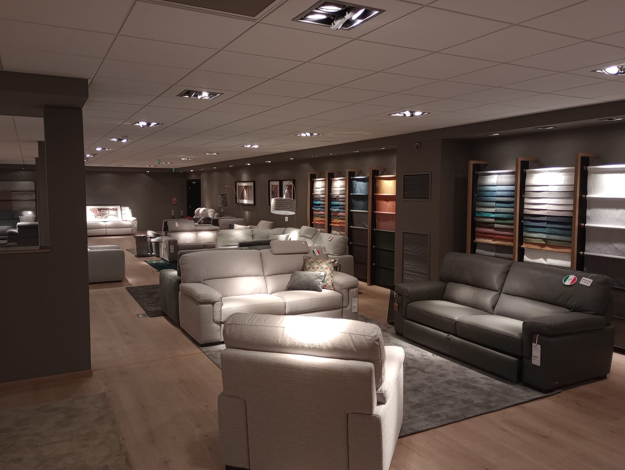 ScS - Sofas, Flooring & Furniture