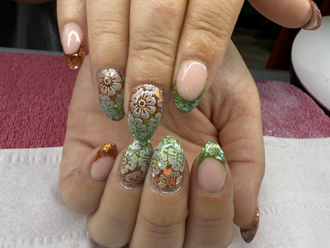 Kittens Got Claws Nails & Beauty