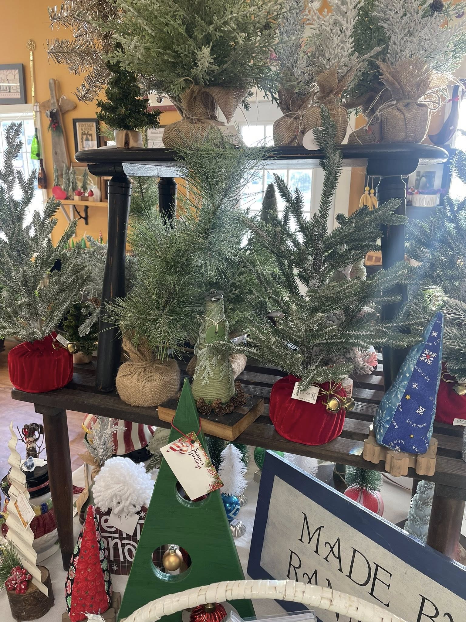 Rannsaka GIFTS & COLLECTIBLES Belchertown