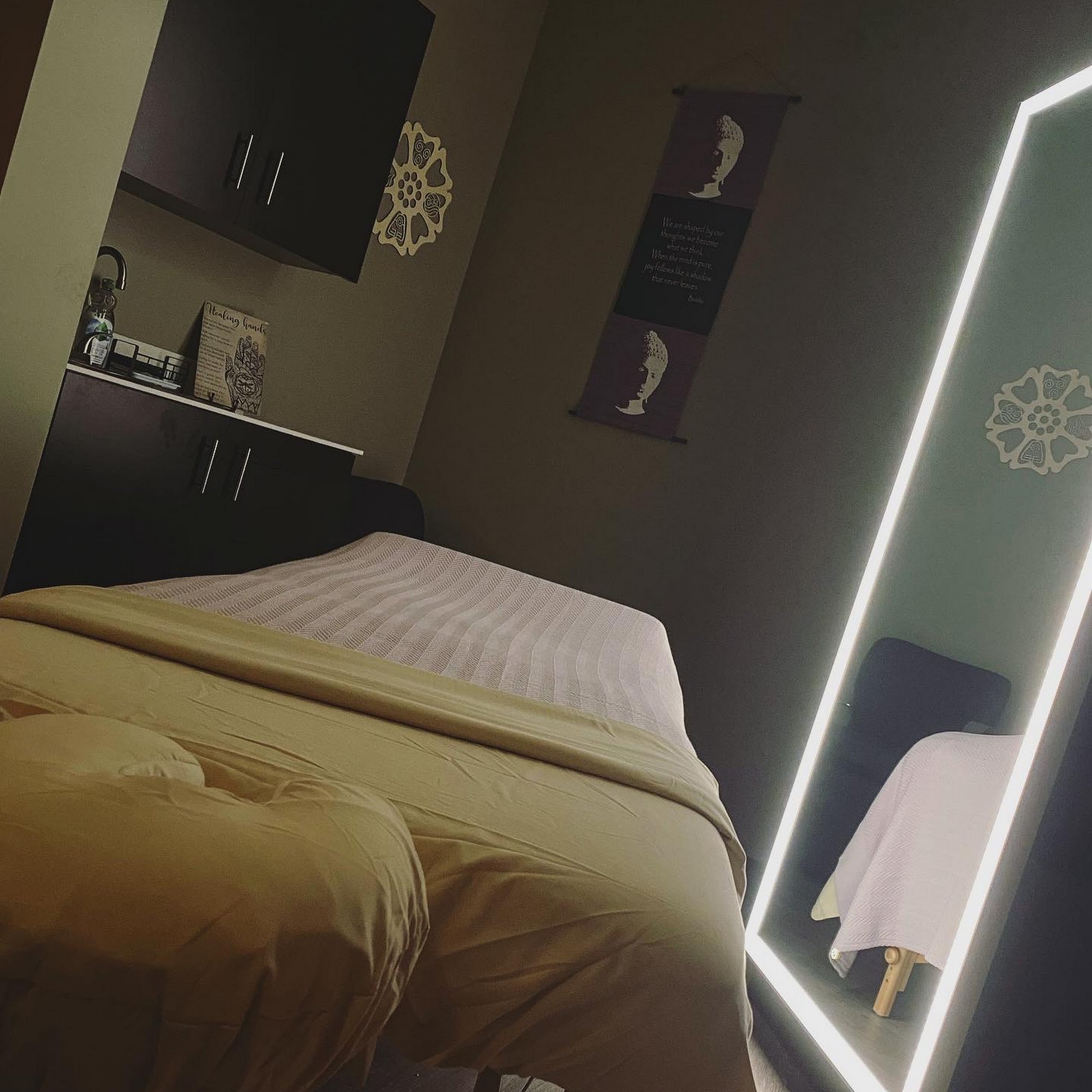 Deep Kneads Massage Therapy