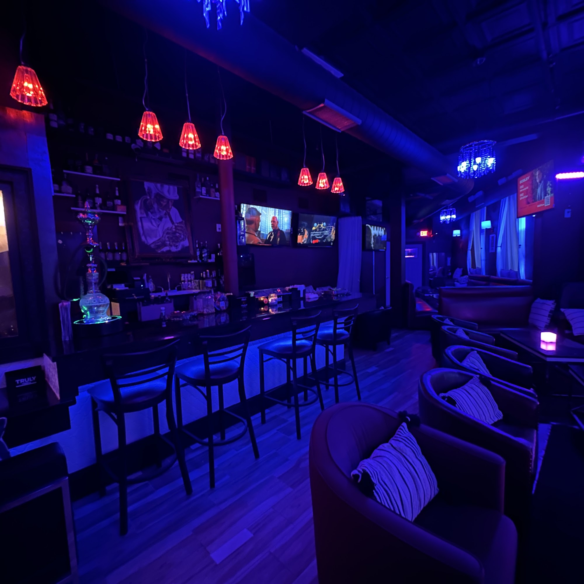 ELEMENTS CIGAR / HOOKAH LOUNGE Everett