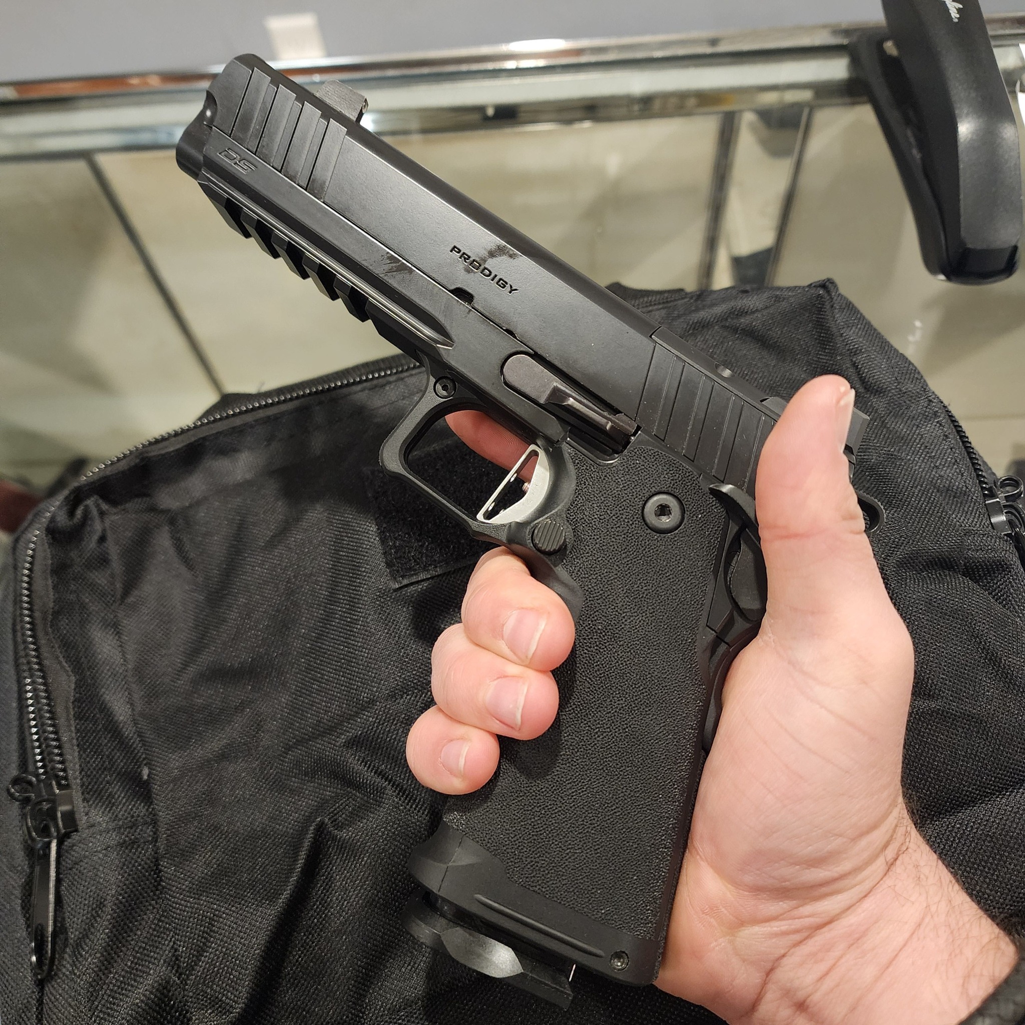 COLLECTABLE FIREARMS & MILITARIA Fall River