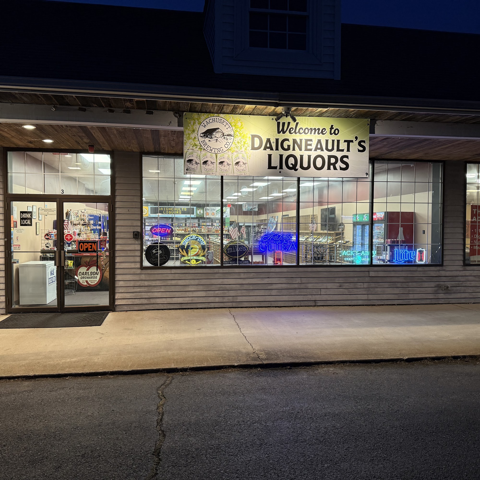 Daigneault's Liquors Harvard