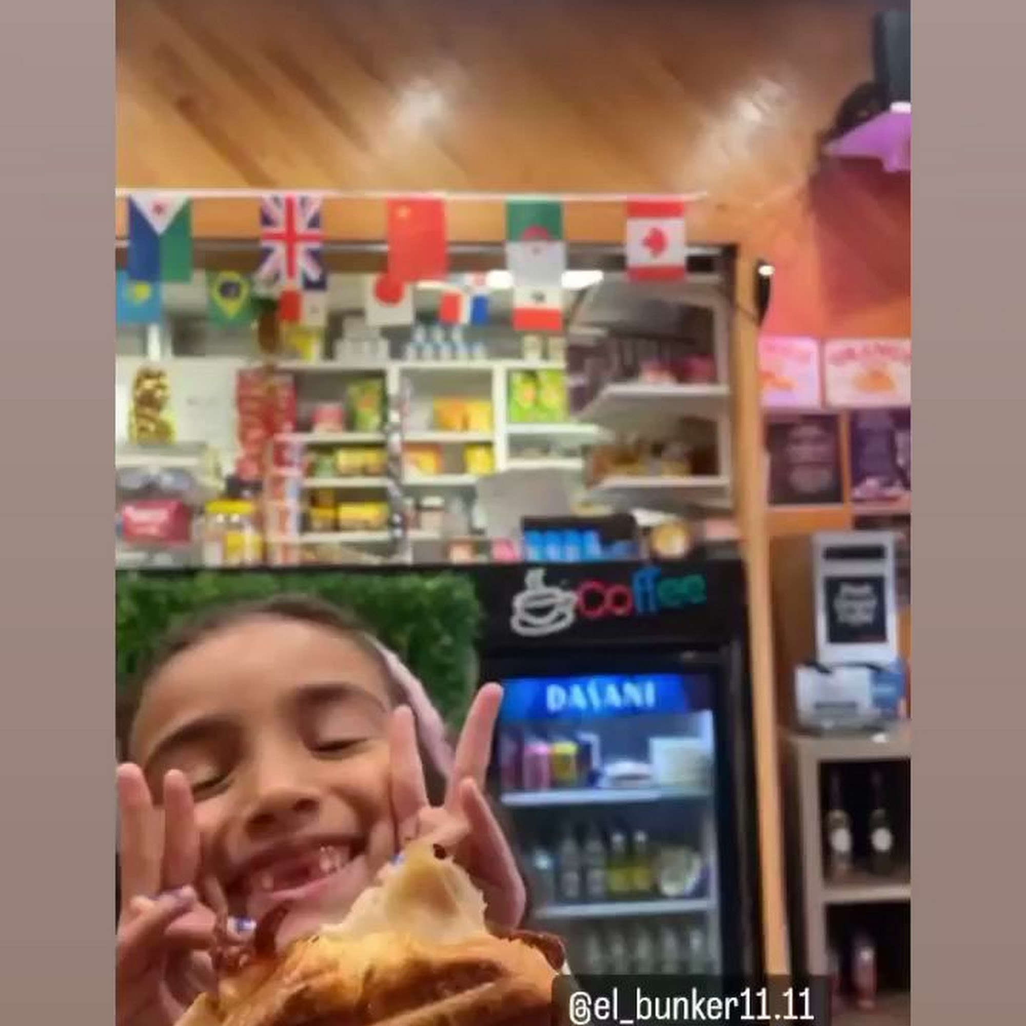 El Bunker Cafecito & Juguitos Lowell