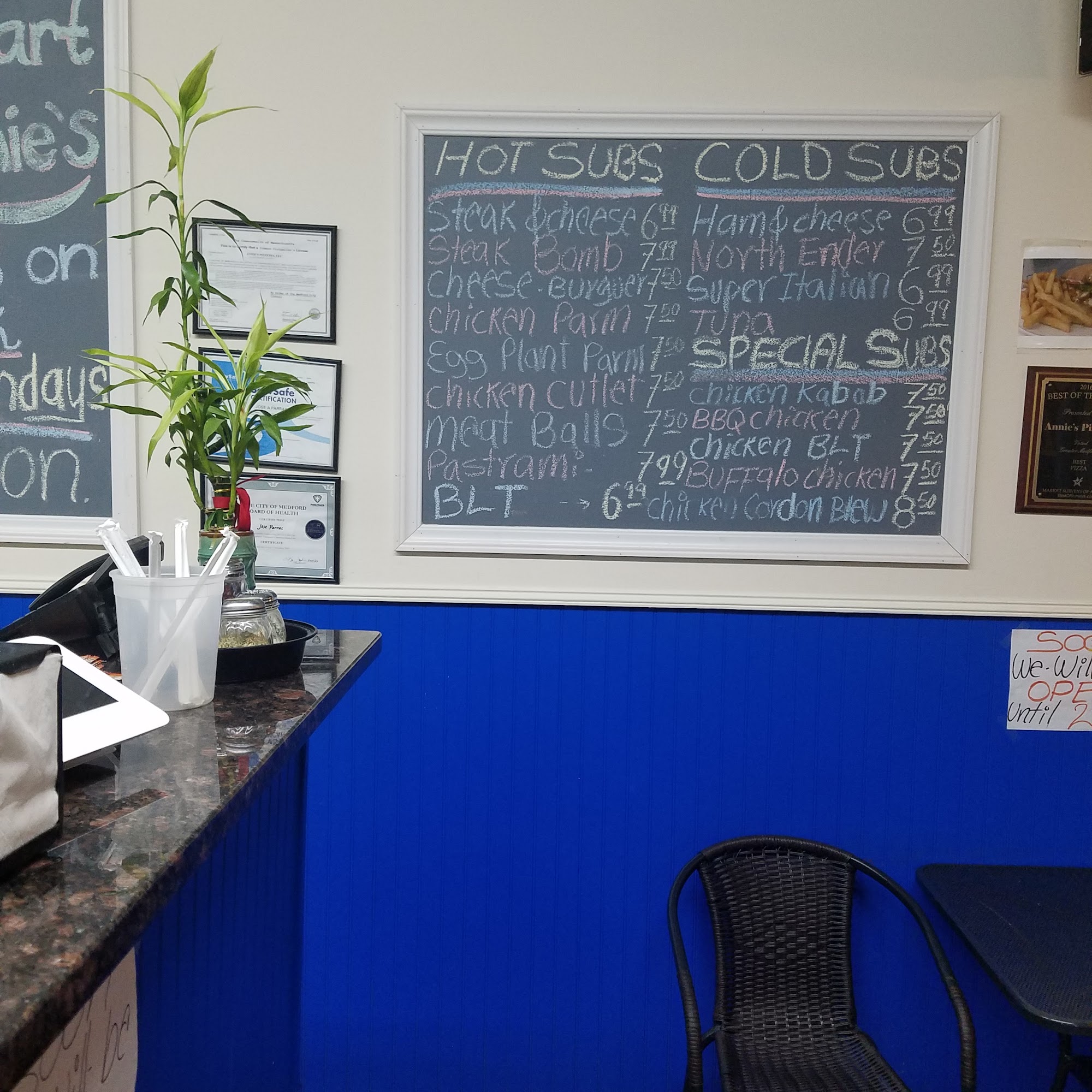 Annie's Pizzeria Medford