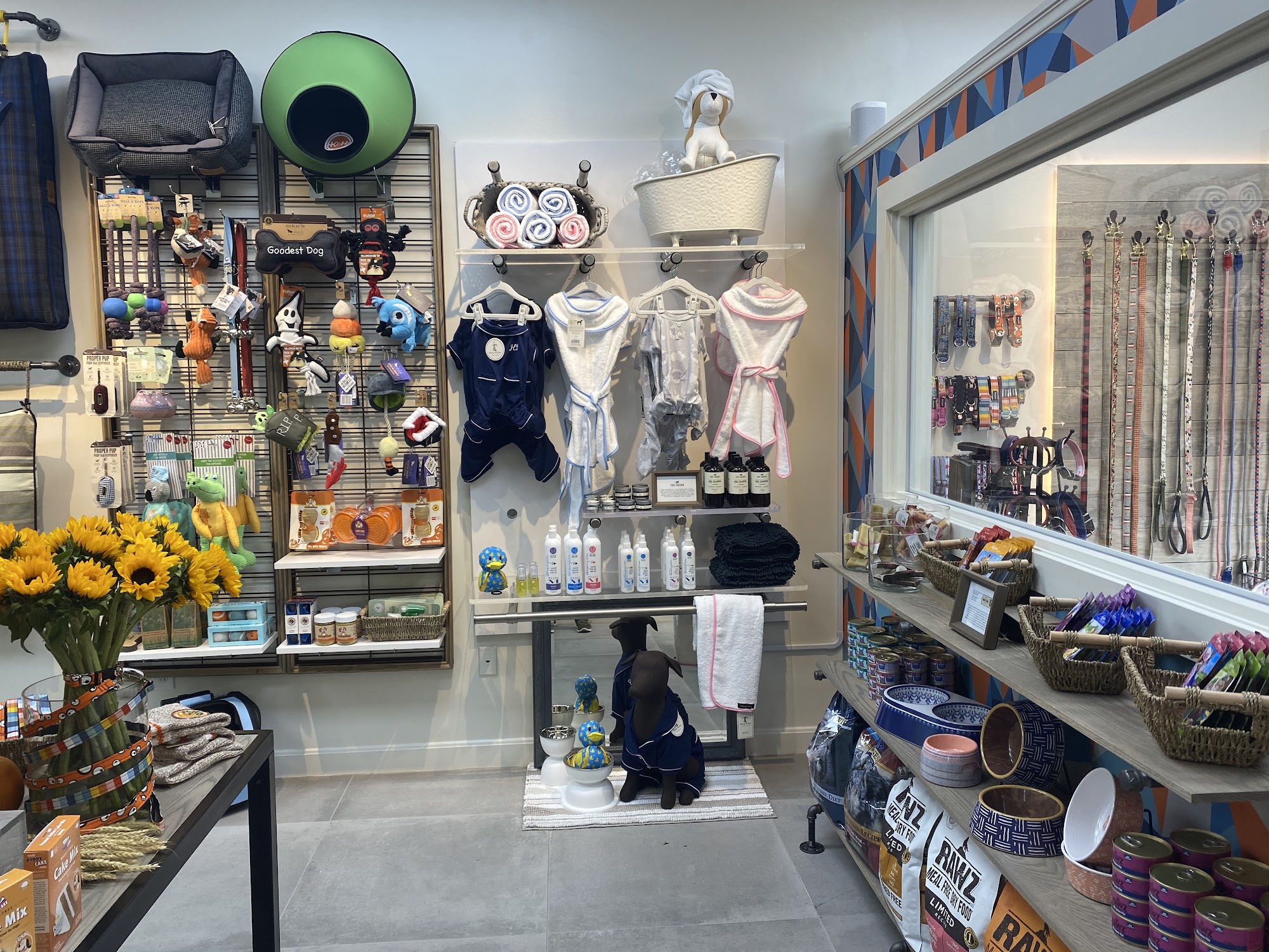 Waggery on Main Melrose