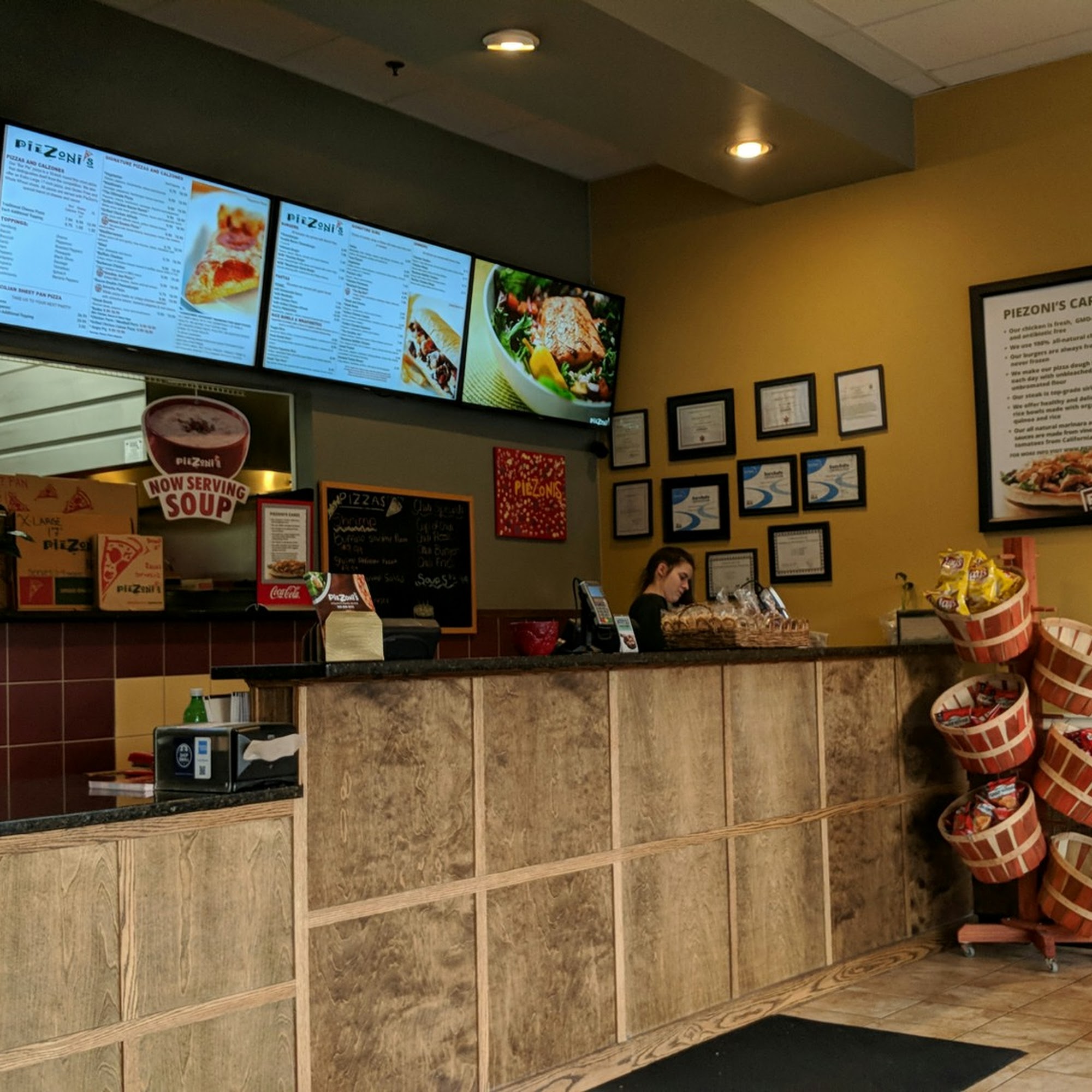 Piezoni's Pizza Plainville