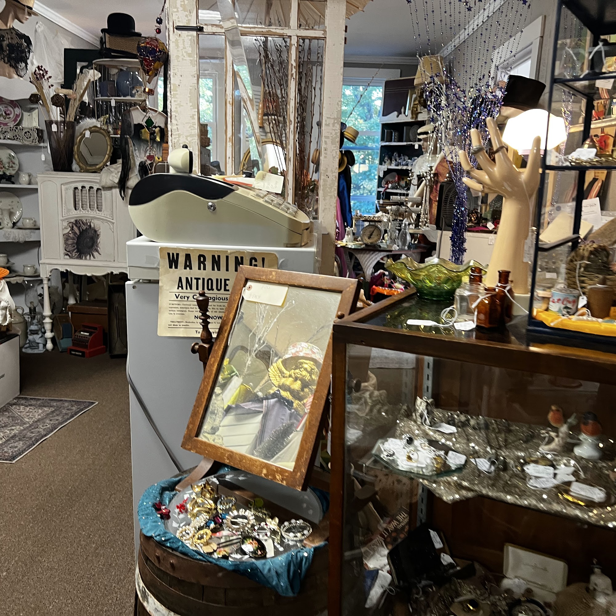 Nouveaux Riches Antiques & Collectibles