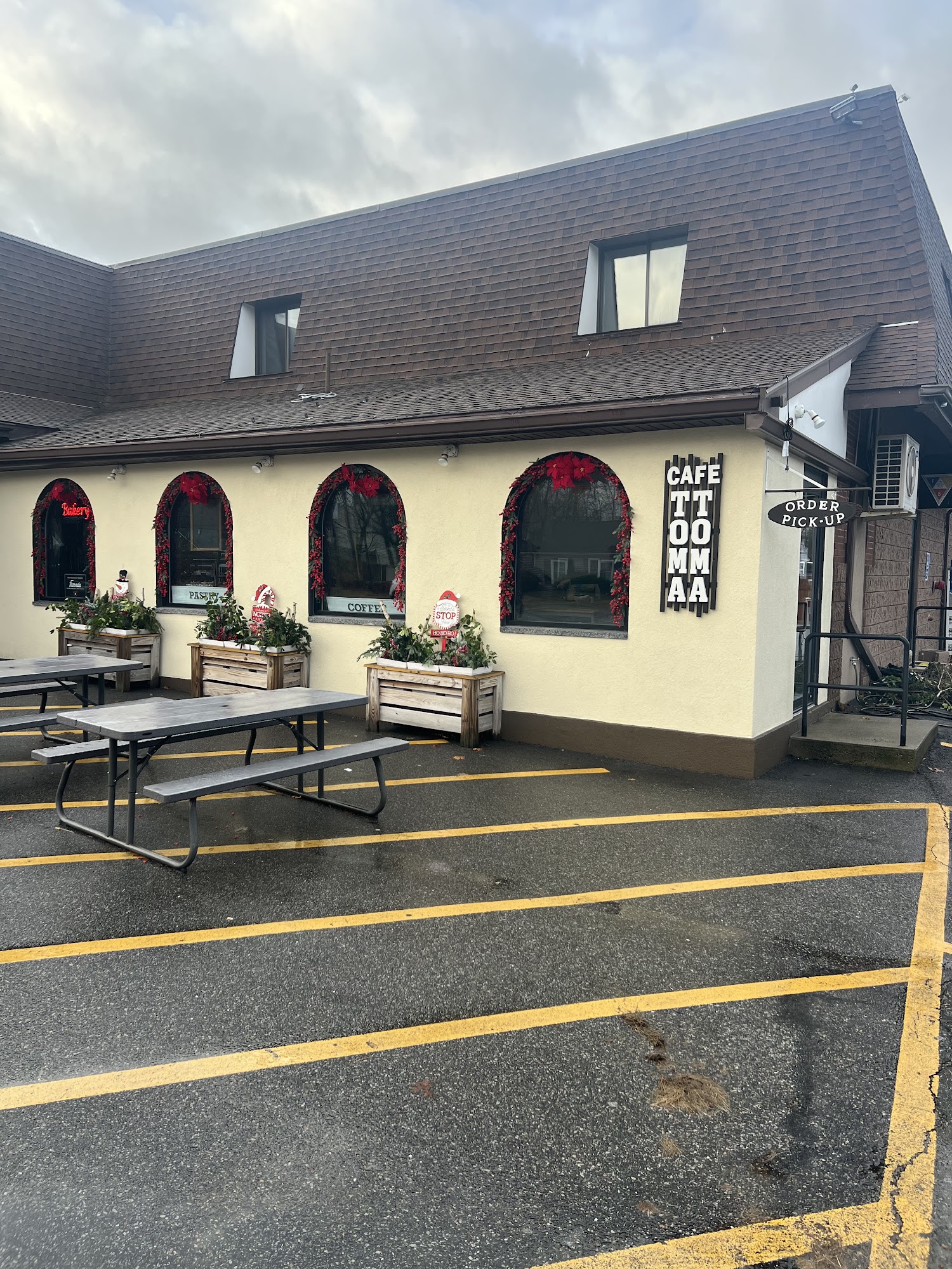 Café Toma Toma Stoughton