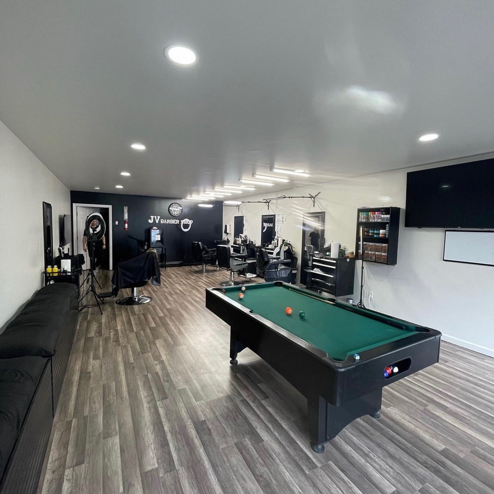 JV Barber Shop 11 Evelyn Way #2, Vineyard Haven Massachusetts 02568