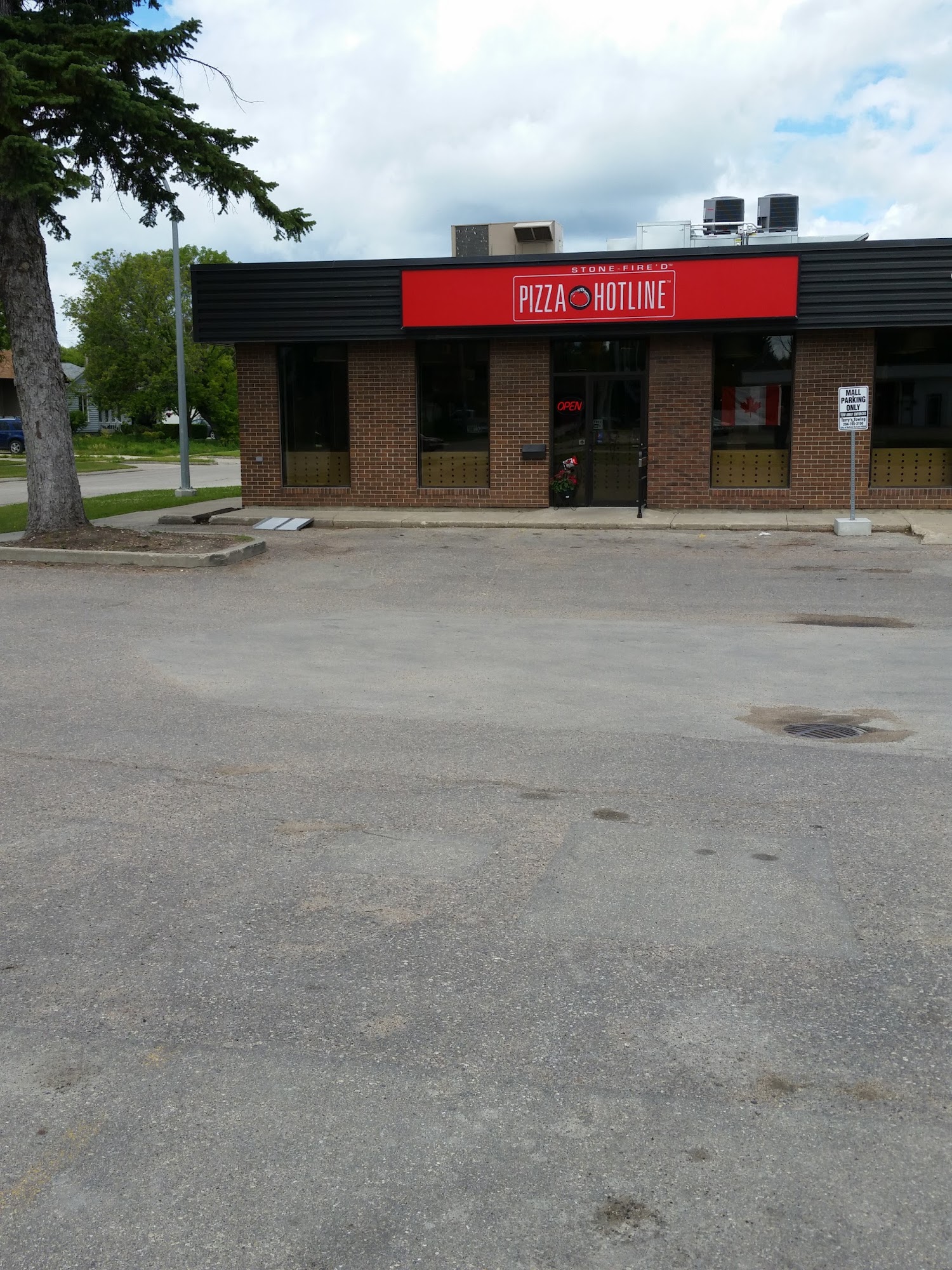 Pizza Hotline 295 Main St, Selkirk, MB R1A 1S7