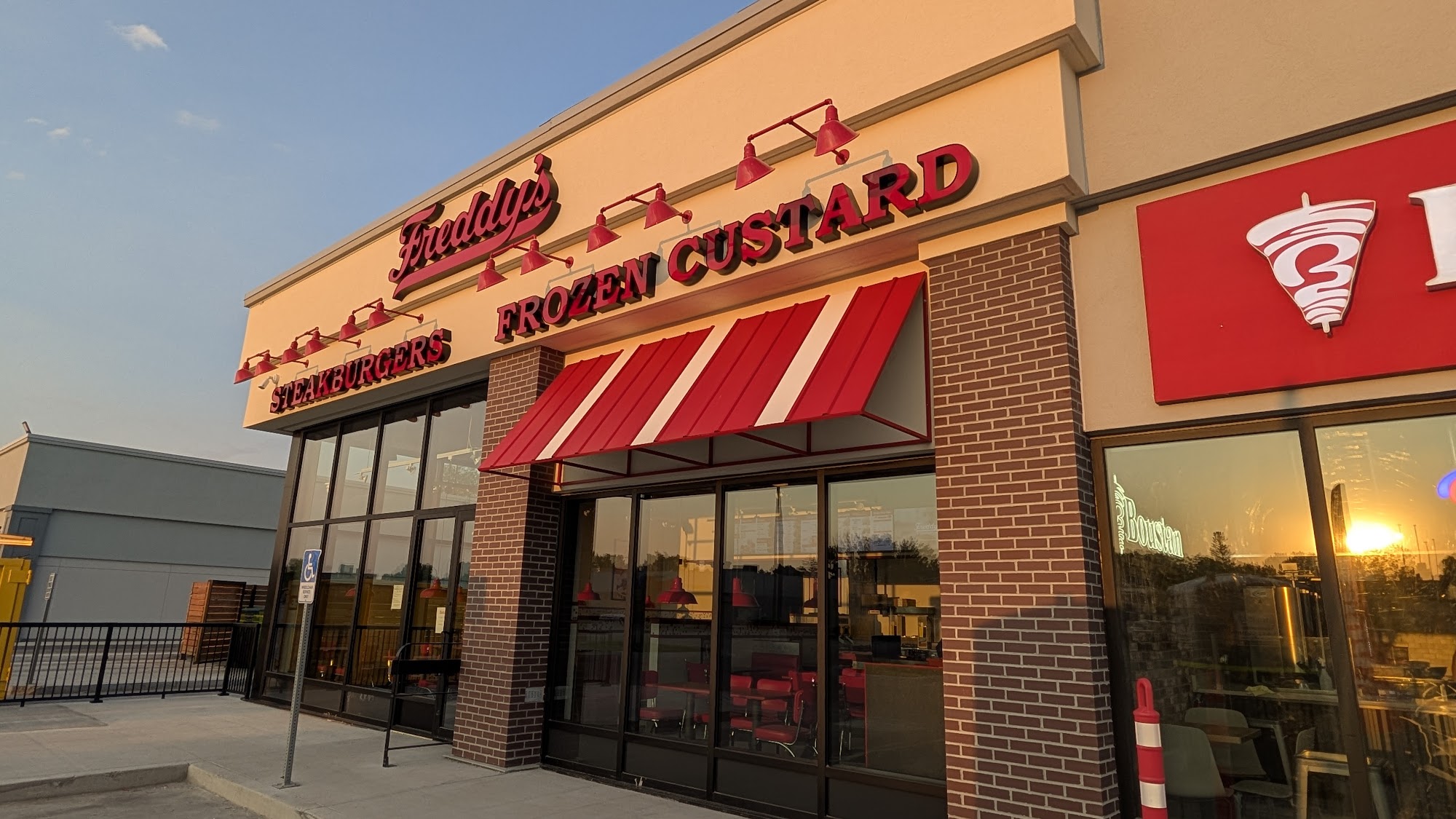 Freddy's Frozen Custard & Steakburgers 1615 Regent Ave W, Winnipeg, MB R2C 5C6