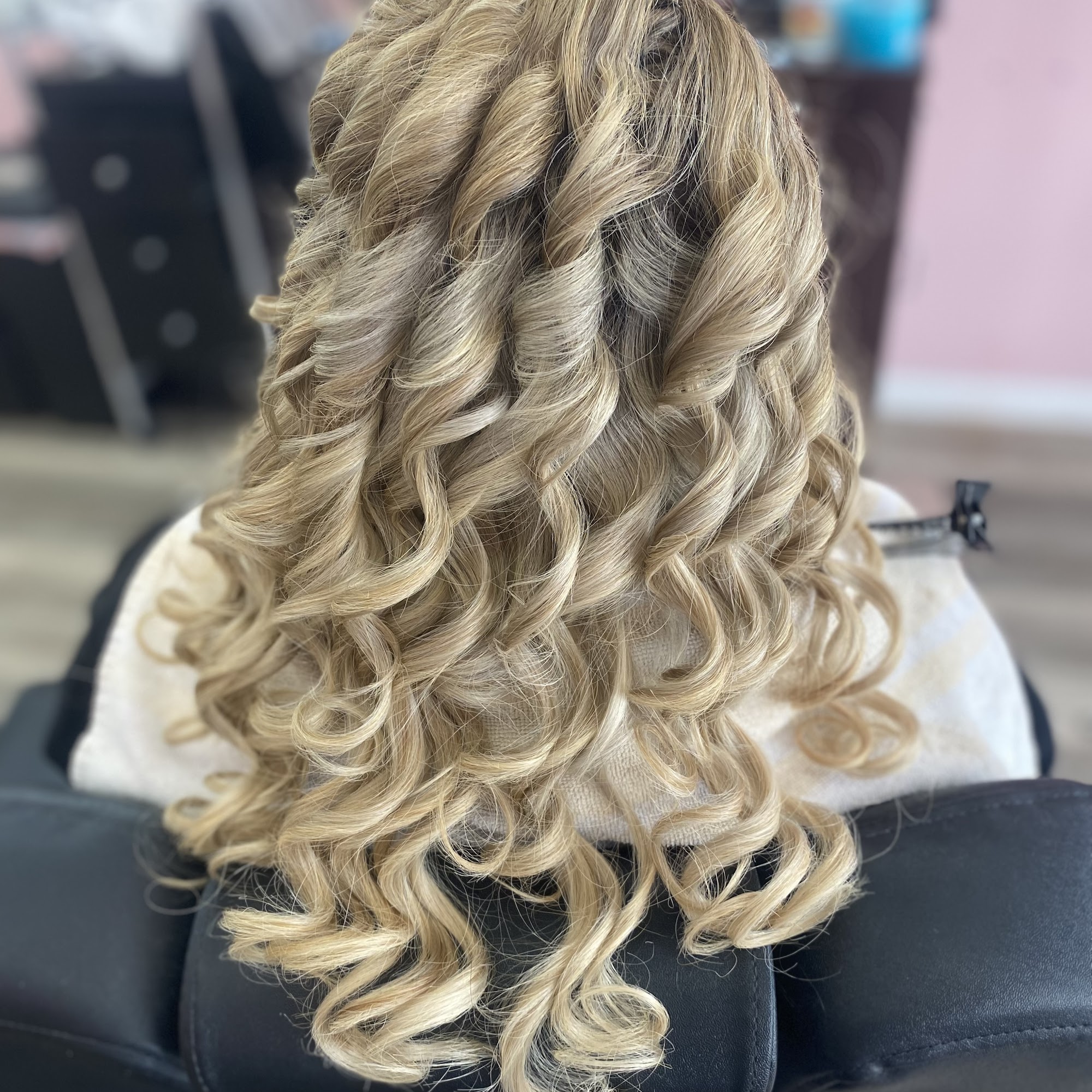 Salon Barbería briana nohemi Nails & Spa 1004 Dundalk Ave, Baltimore Maryland 21224