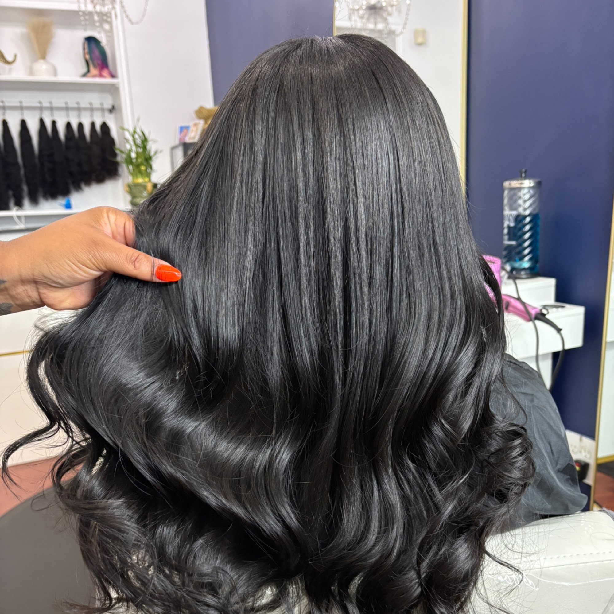 Elizabeth Magic Mirror Dominican hair studio