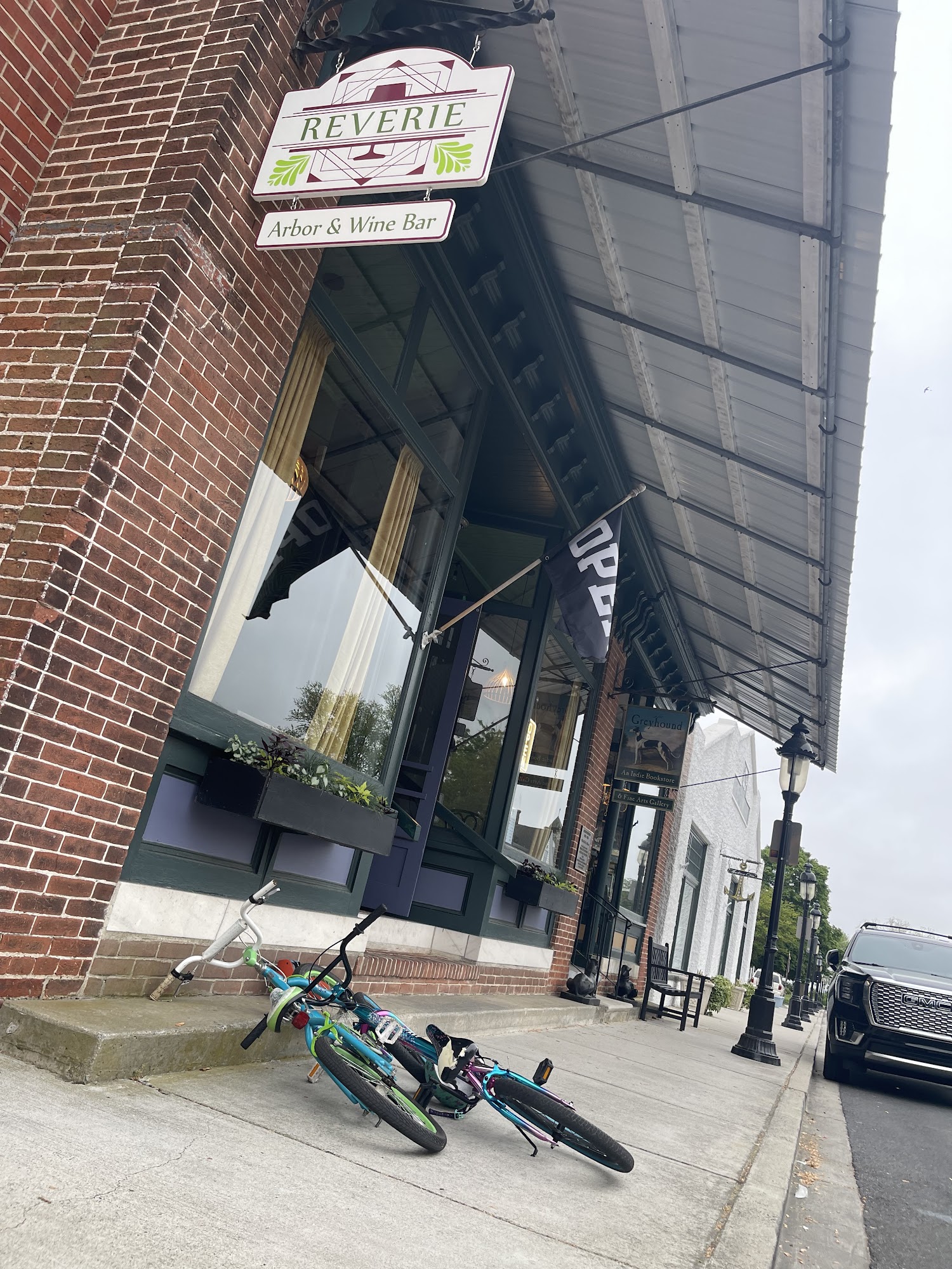 REVERIE Arbor & Wine Bar Berlin