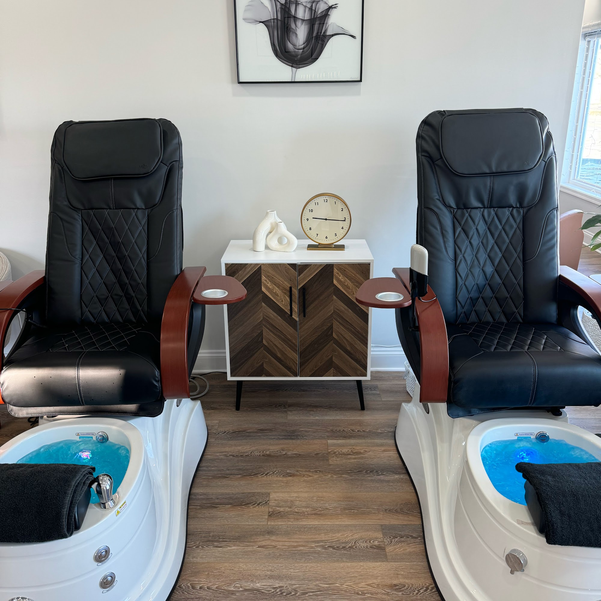 Salon Moderno in Berlin, MD 10012 Old Ocean City Blvd, Berlin Maryland 21811