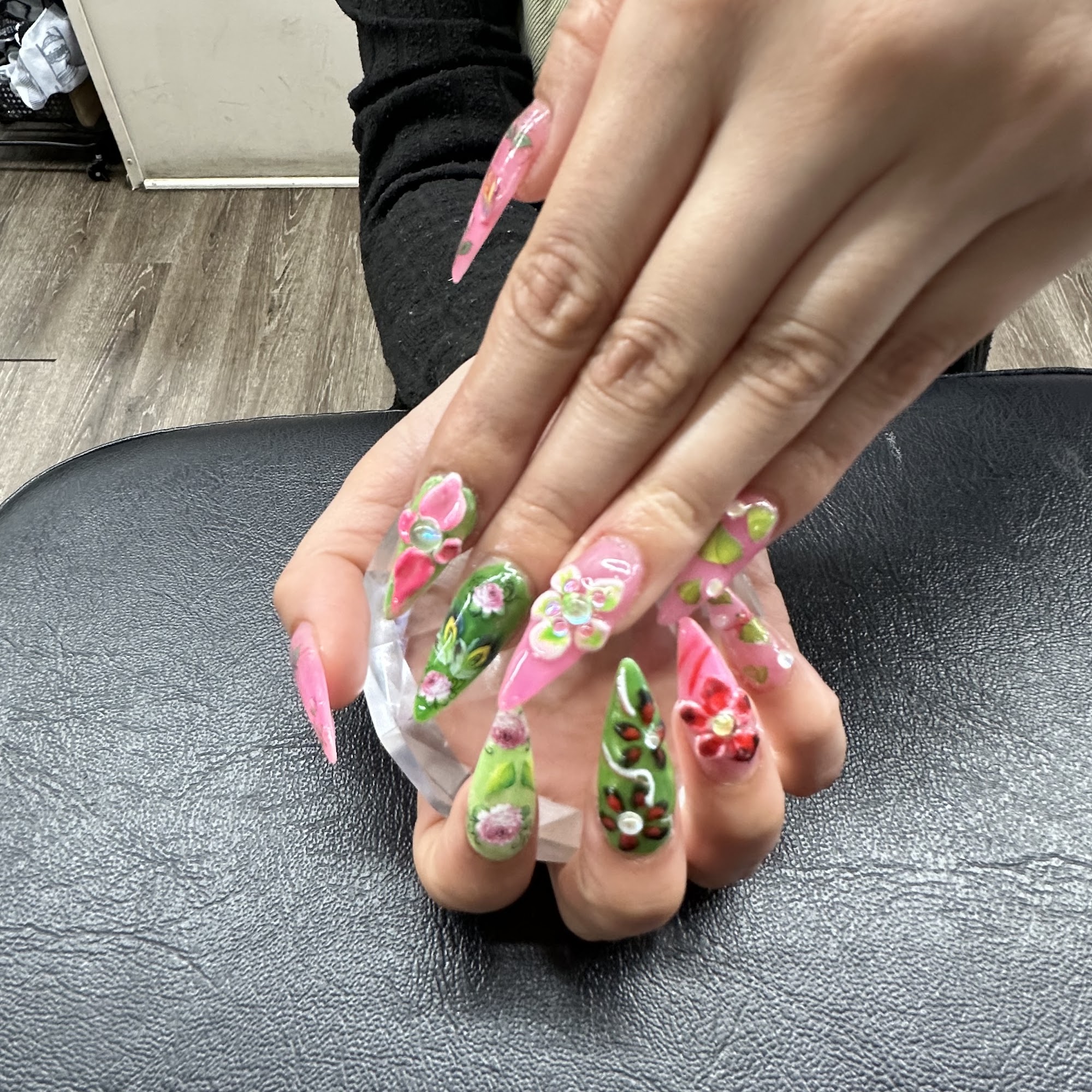 La Moda Salon Latino 7904 Old Branch Ave, Clinton Maryland 20735