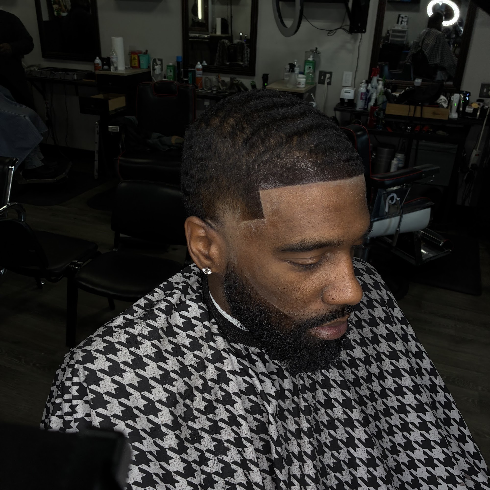 Tywitdacuts 6425 Marlboro Pike, District Heights Maryland 20747