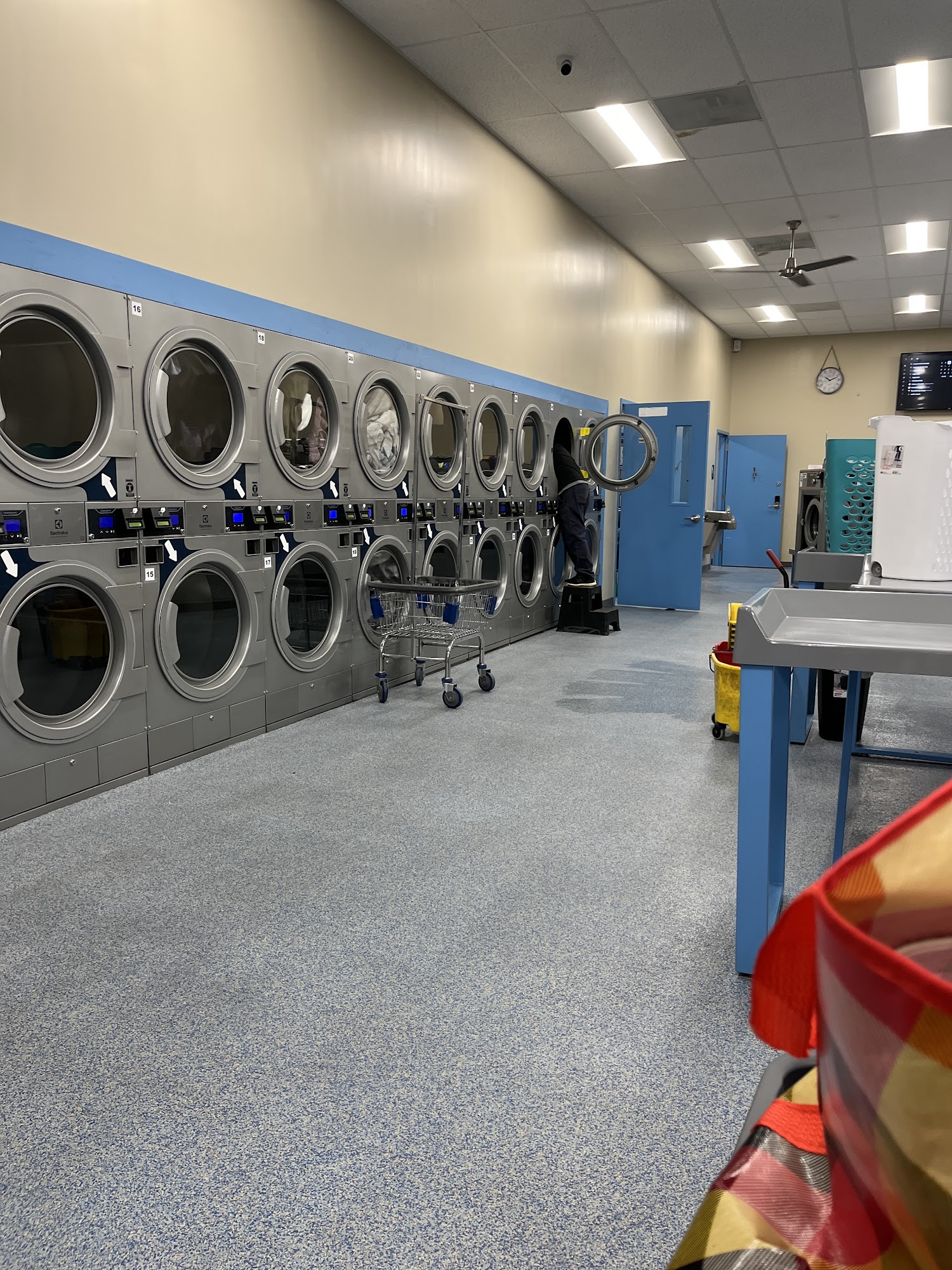 WaveMax Laundry Dundalk, MD Dundalk