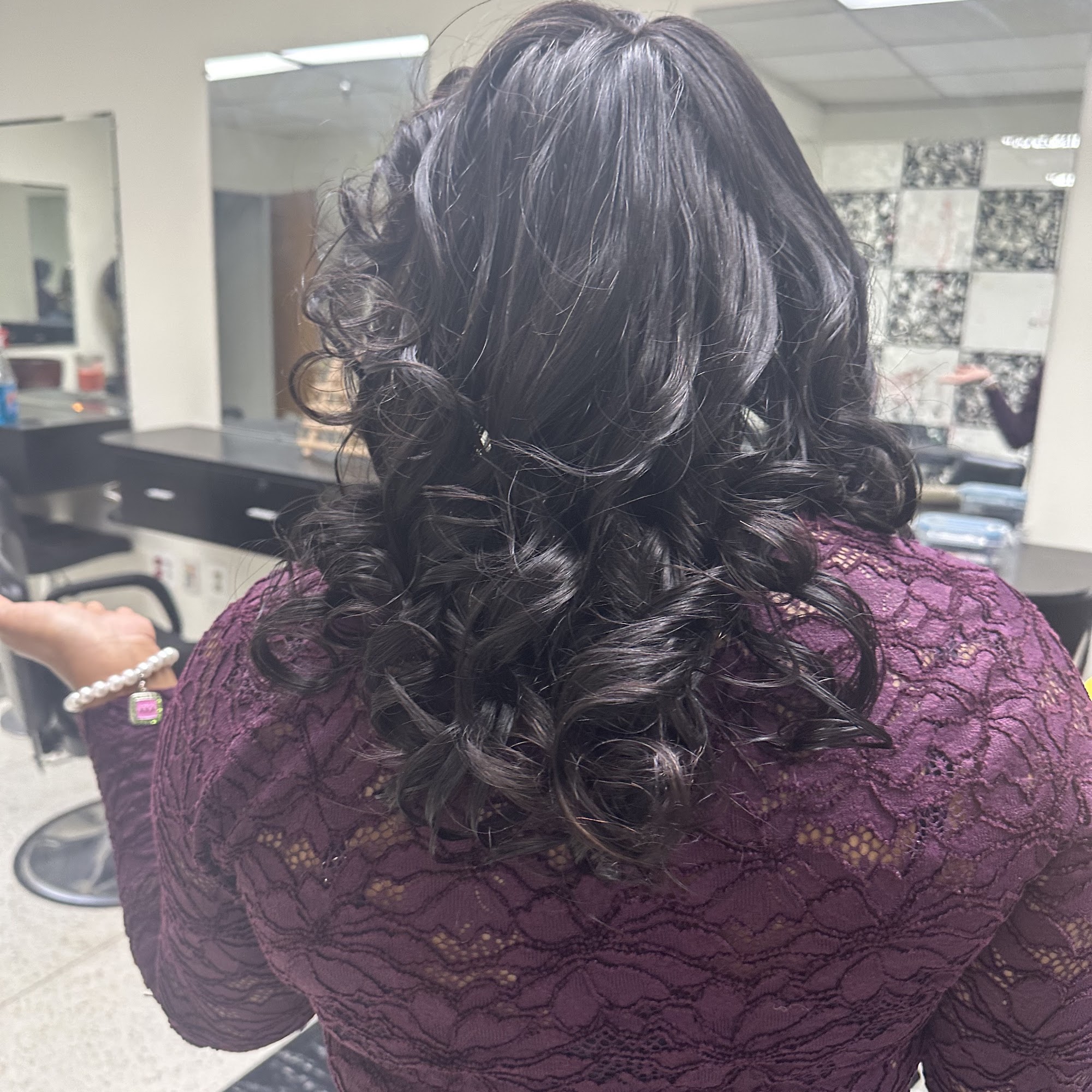 LaBelle Hair Flair Unisex Salon