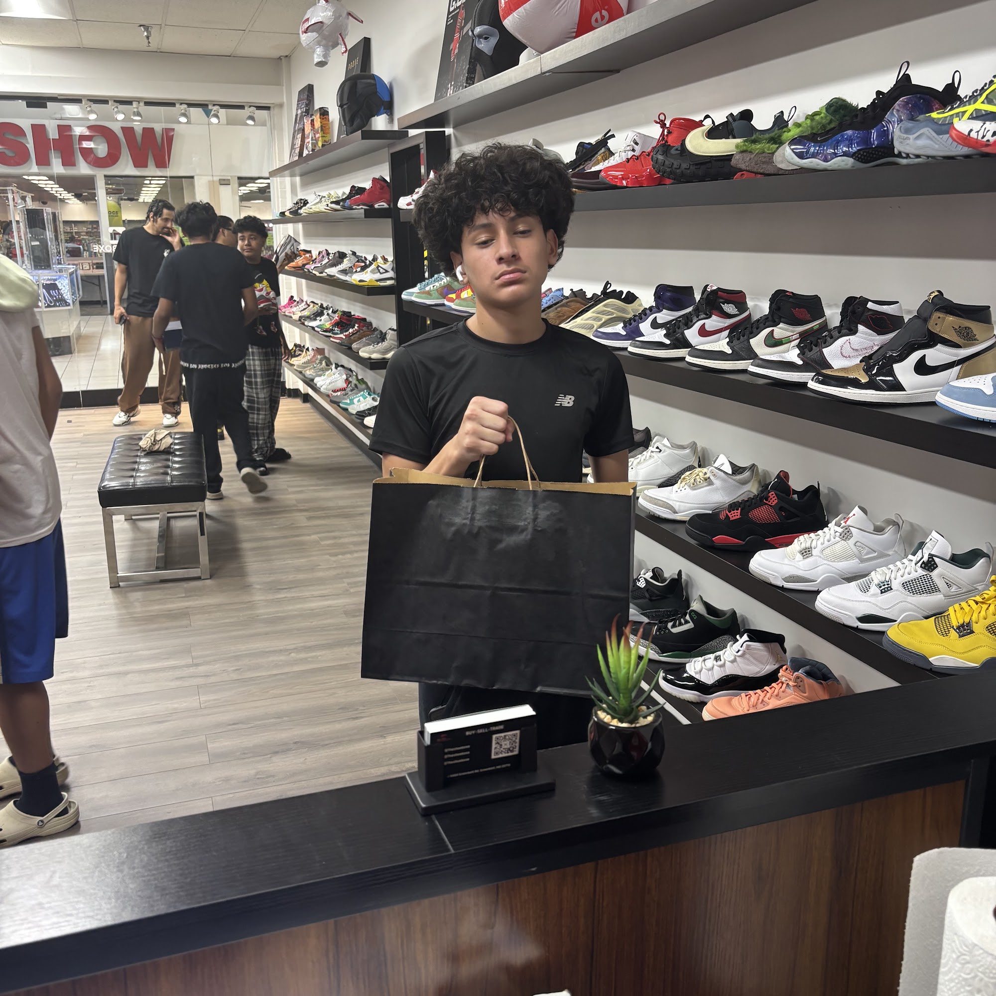 THESHOEBOXE Greenbelt